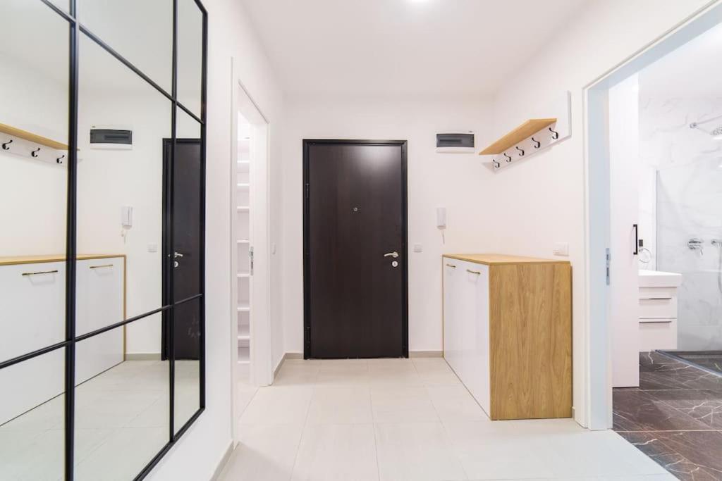 White lux apartment & parking
