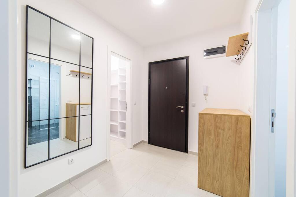 White lux apartment & parking