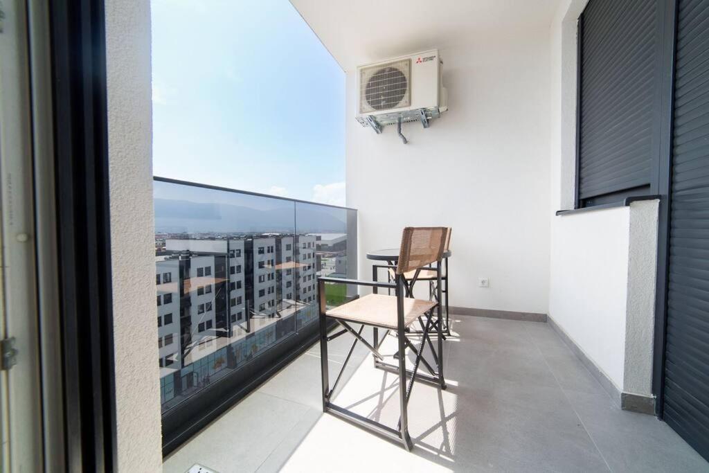 White lux apartment & parking