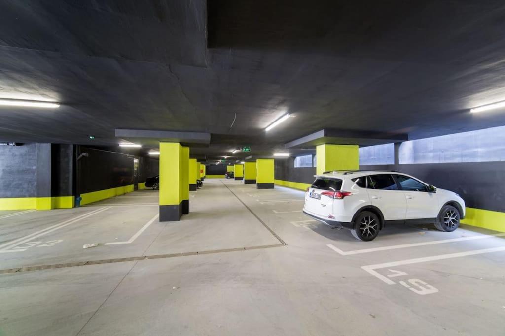 White lux apartment & parking