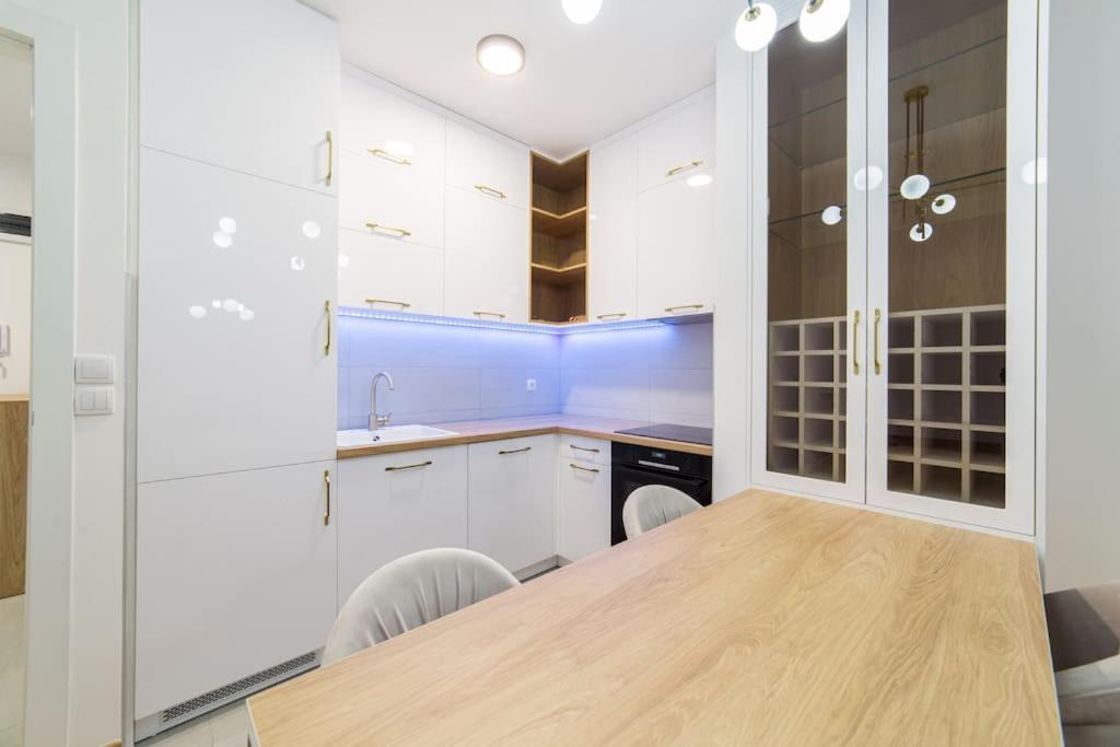 White lux apartment & parking