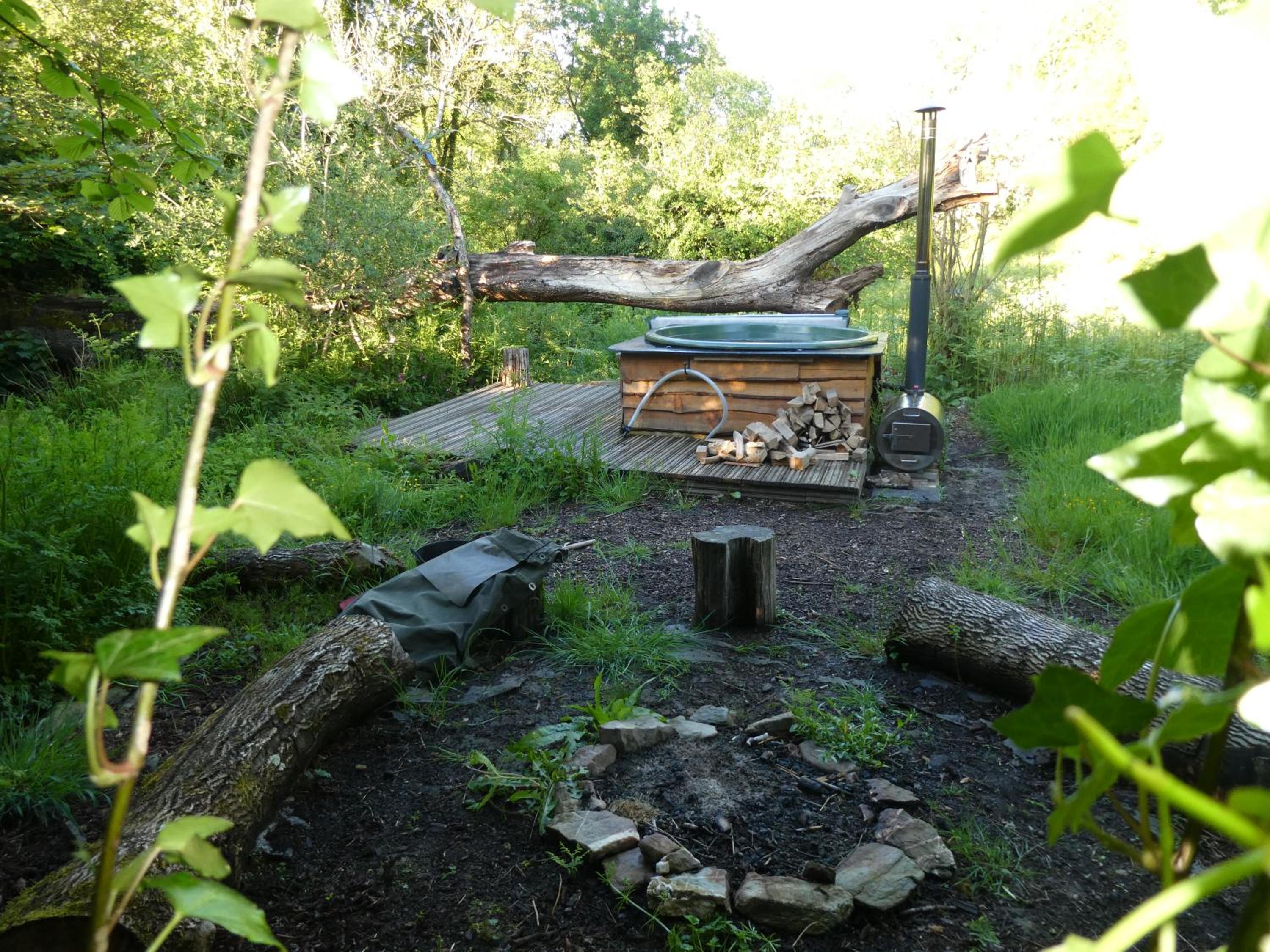Hotel Cosy-Hilltop-Yurt-StunningViews-Nature-HotTub