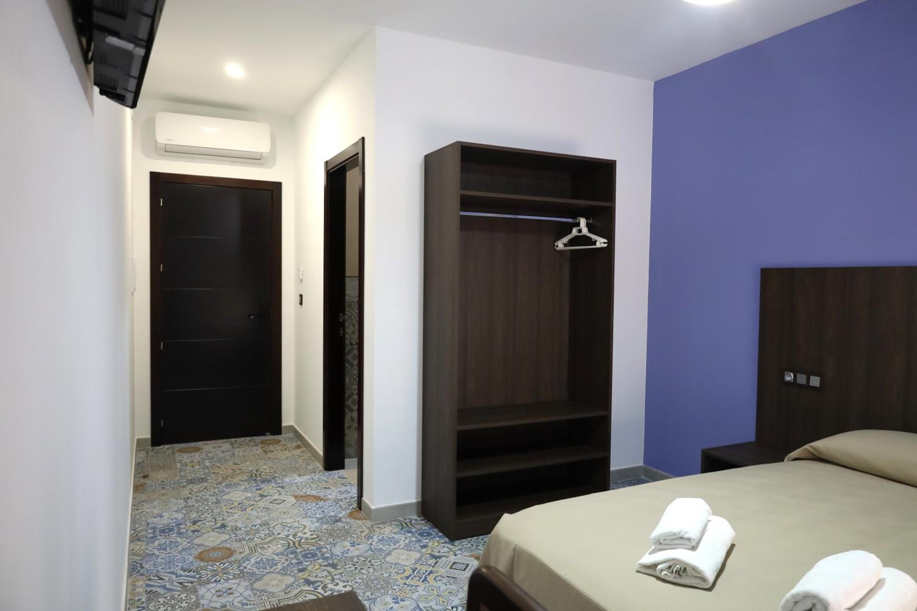 Hospedium DLJ Hostal La Paz