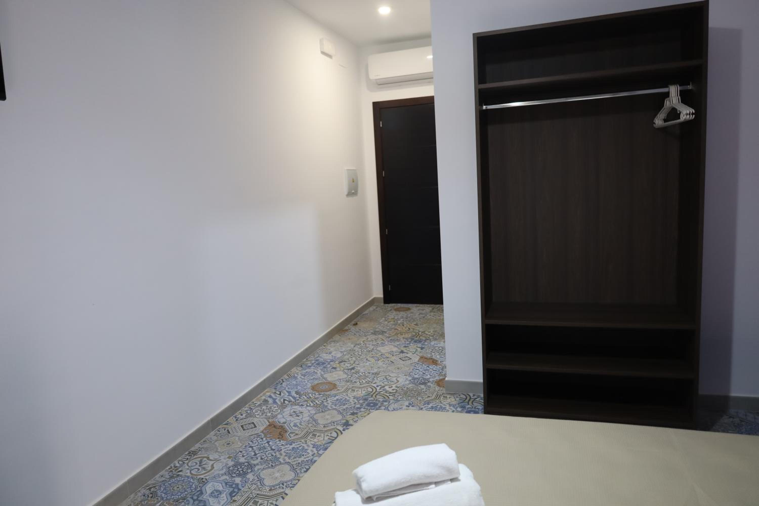 Hospedium DLJ Hostal La Paz
