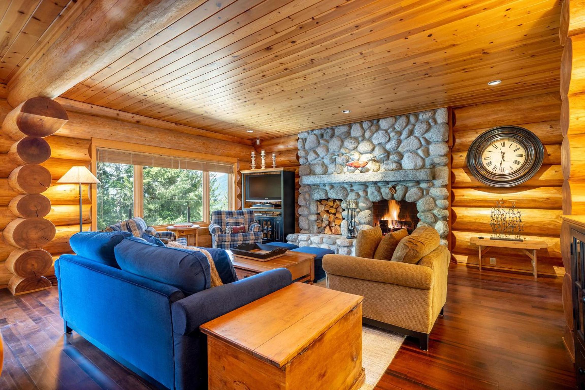 Snowridge Retreat - 150m to Ski Run, Hot Tub, Pool Table, Iconic Ski View