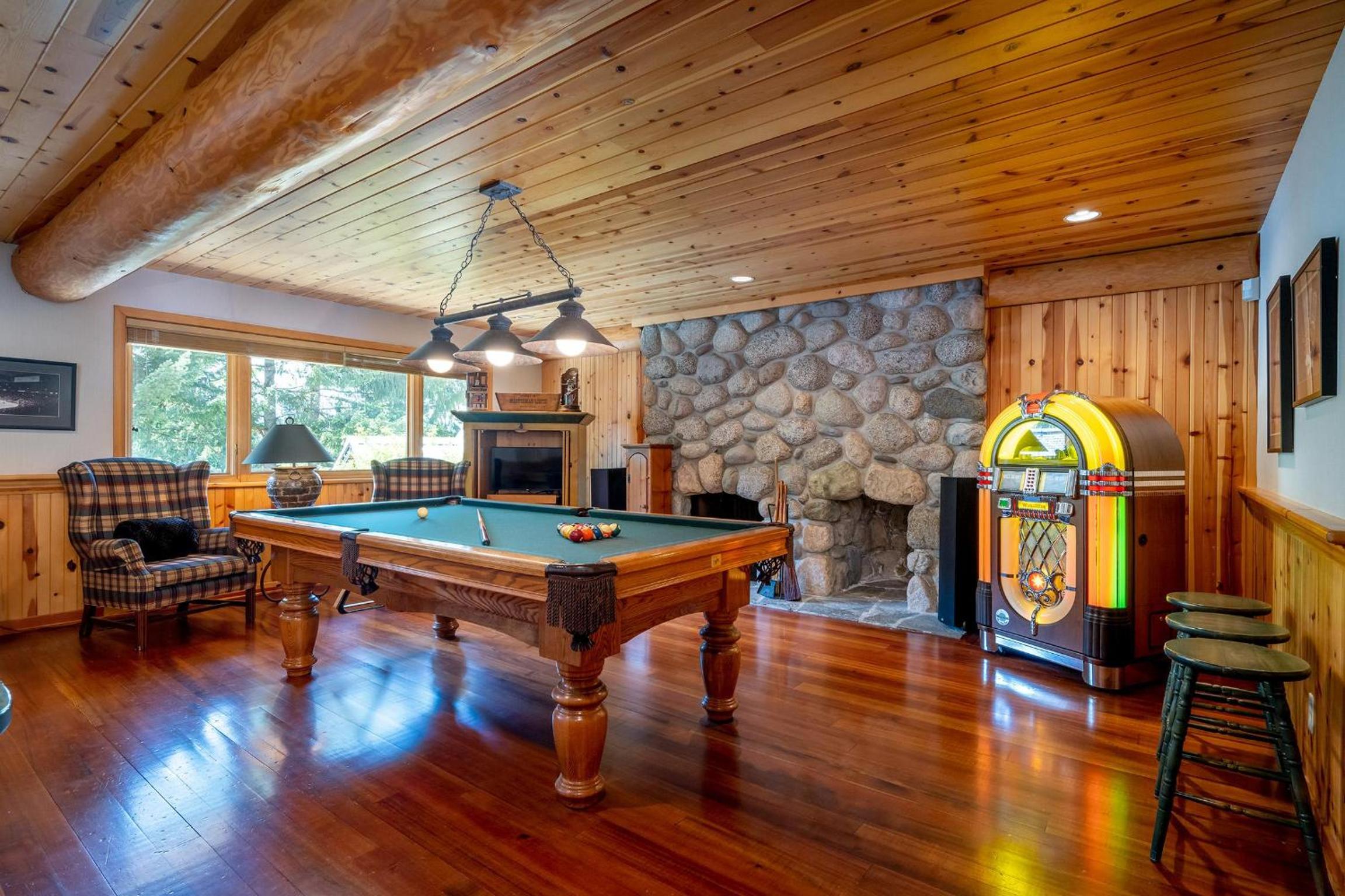 Snowridge Retreat - 150m to Ski Run, Hot Tub, Pool Table, Iconic Ski View