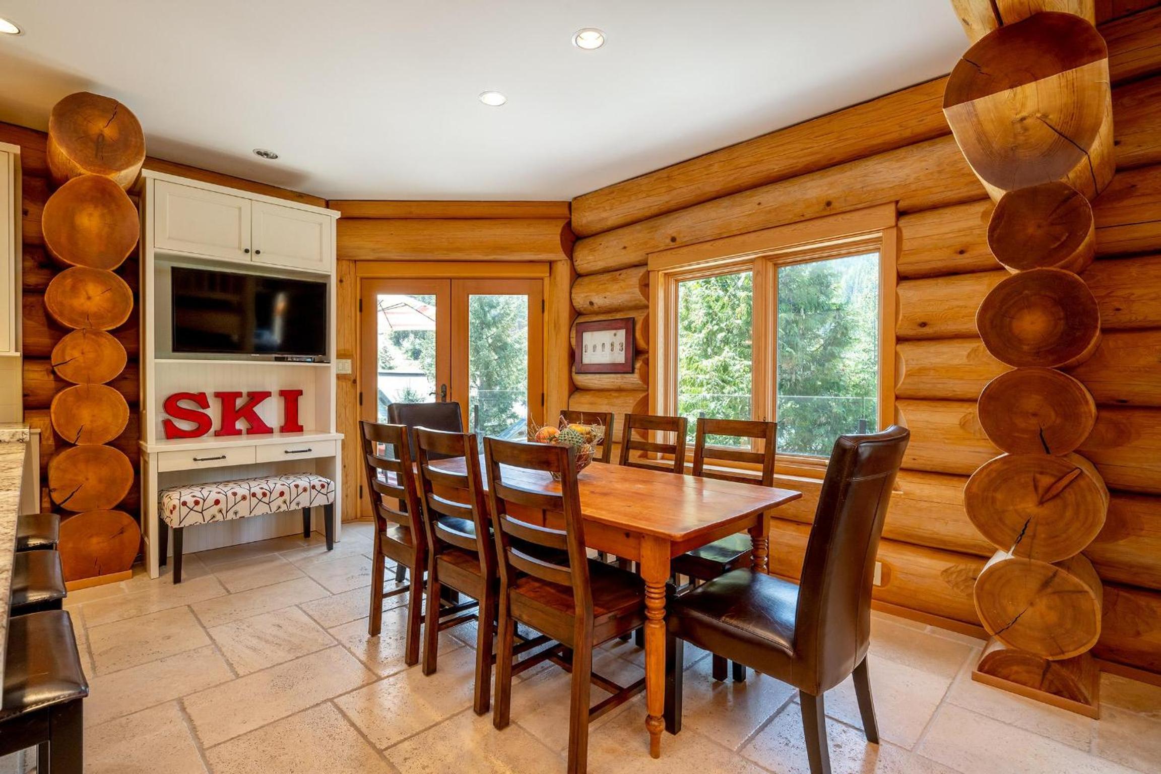 Snowridge Retreat - 150m to Ski Run, Hot Tub, Pool Table, Iconic Ski View
