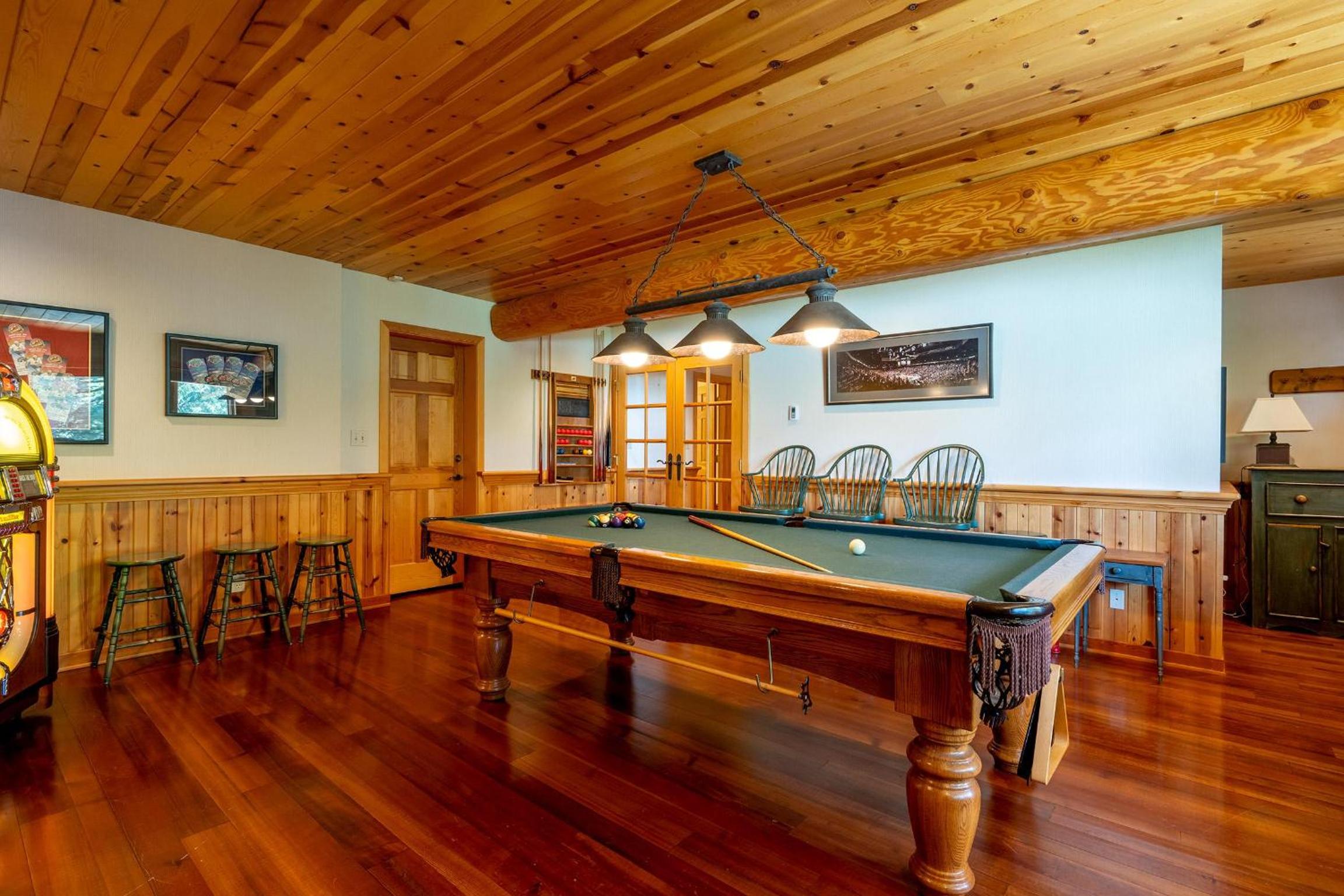 Snowridge Retreat - 150m to Ski Run, Hot Tub, Pool Table, Iconic Ski View