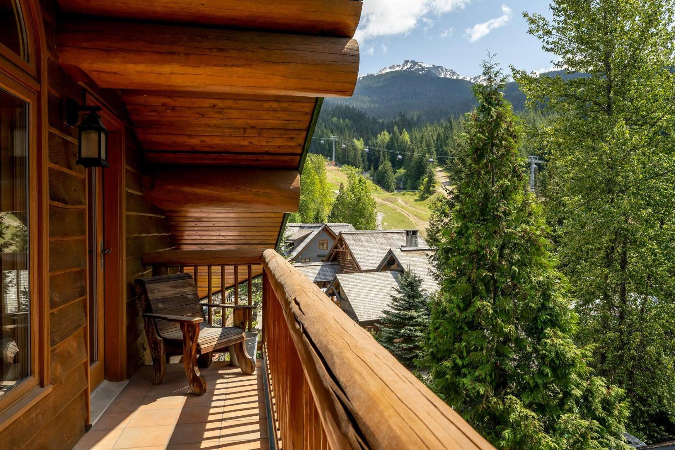 Snowridge Retreat - 150m to Ski Run, Hot Tub, Pool Table, Iconic Ski View
