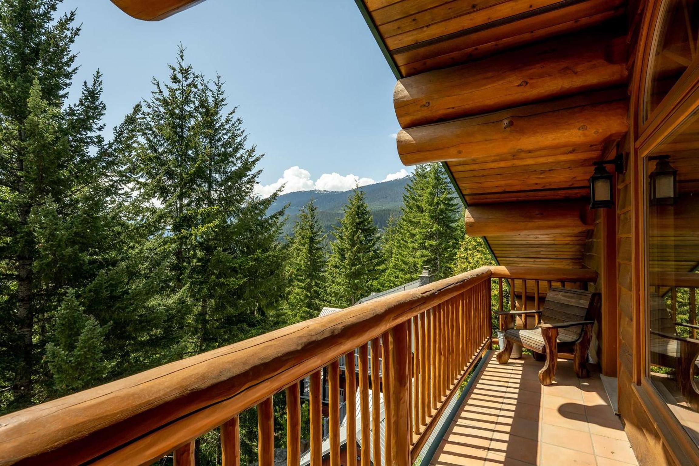 Snowridge Retreat - 150m to Ski Run, Hot Tub, Pool Table, Iconic Ski View