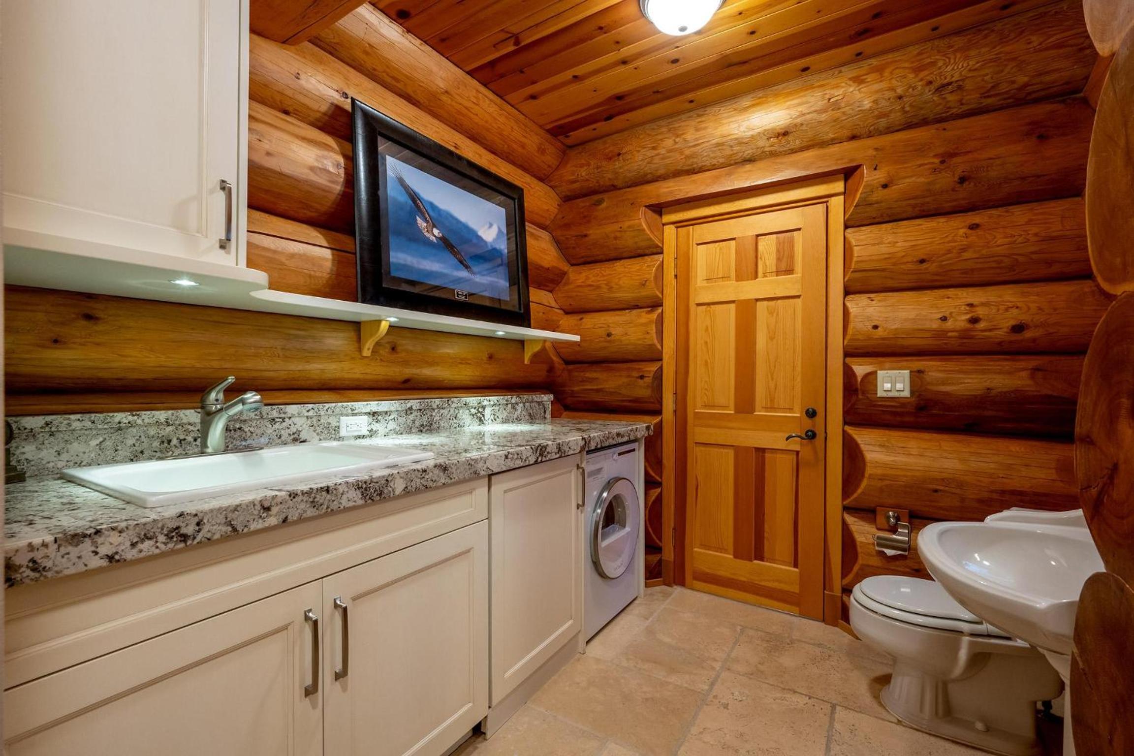 Snowridge Retreat - 150m to Ski Run, Hot Tub, Pool Table, Iconic Ski View