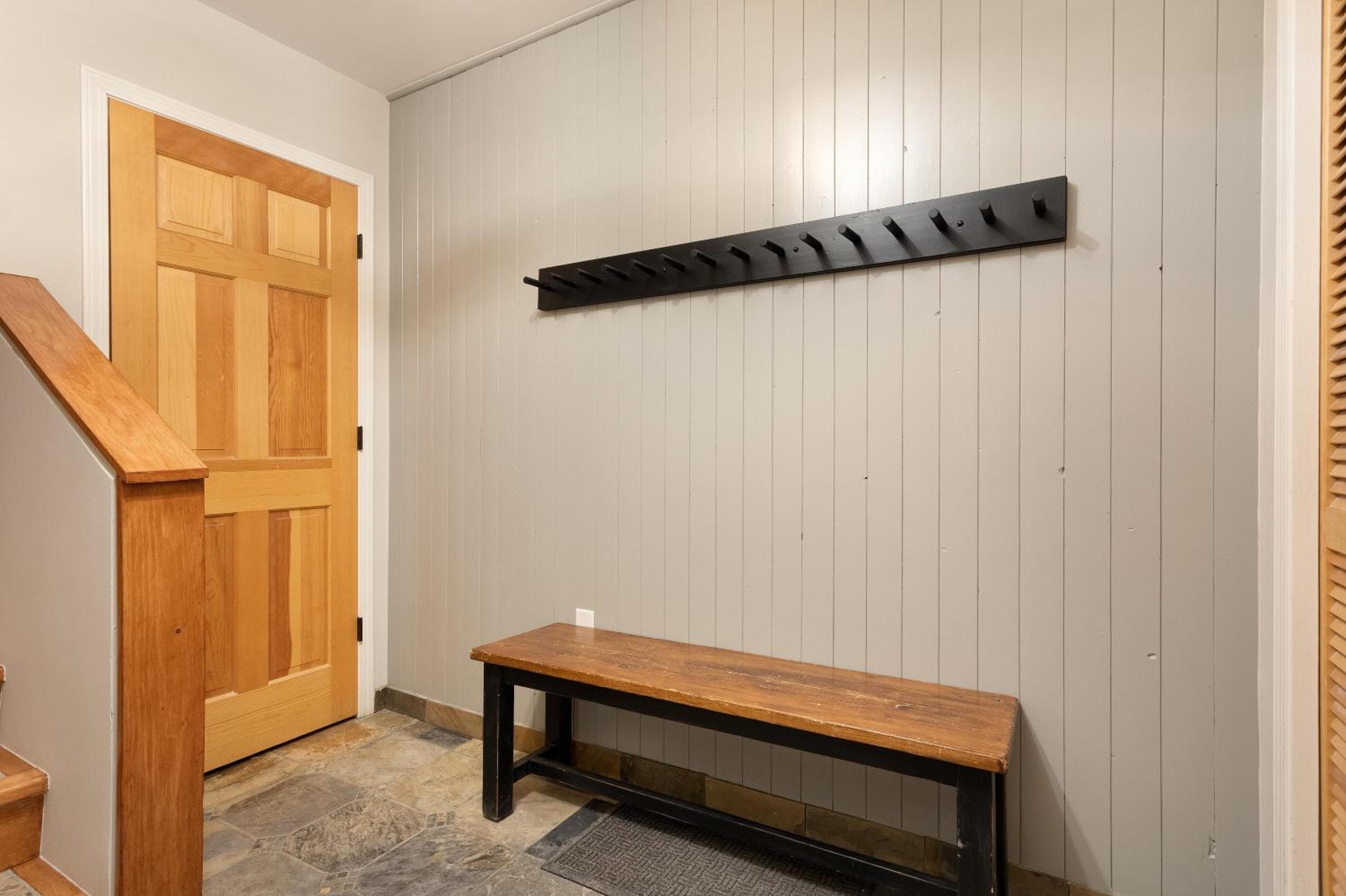 Gleneagle 14 | Family-Friendly Townhome with Parking & Free Village Shuttle