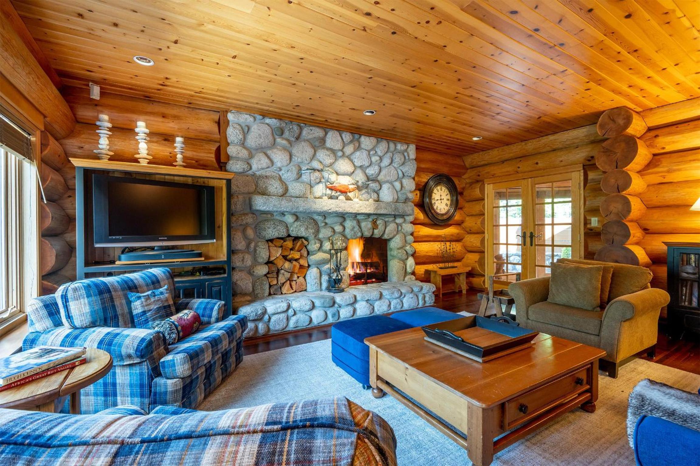 Snowridge Retreat - 150m to Ski Run, Hot Tub, Pool Table, Iconic Ski View