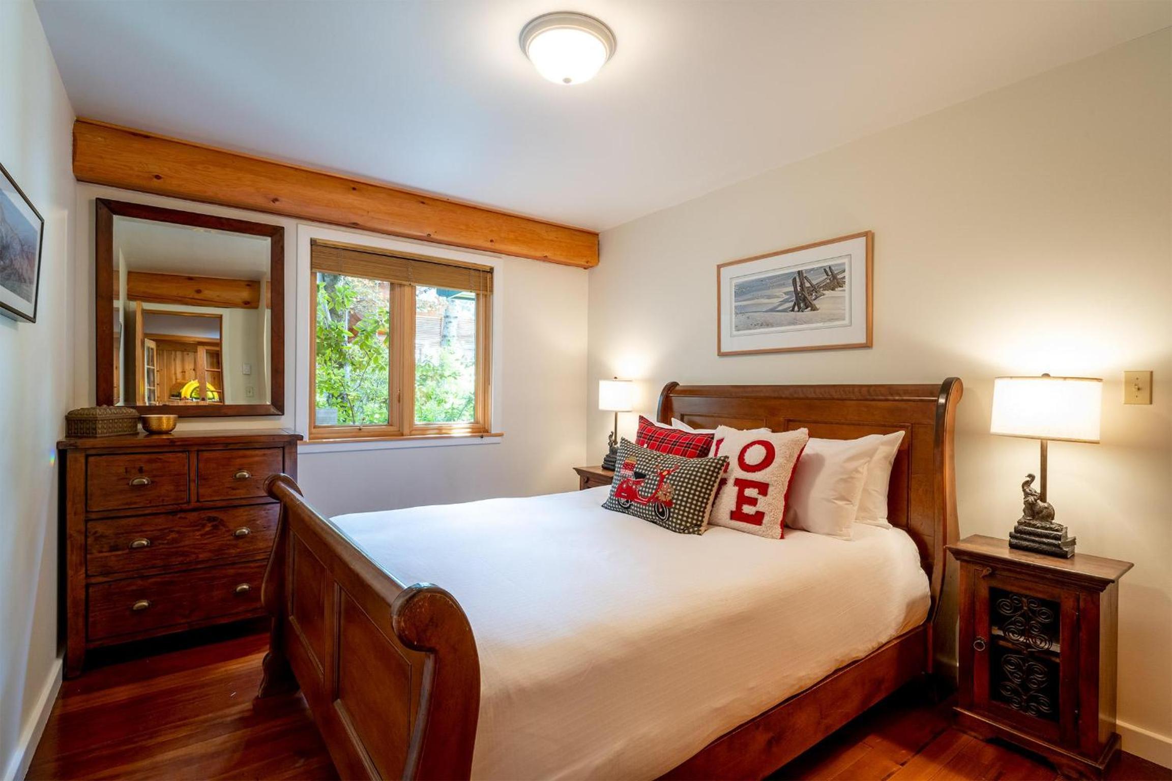 Snowridge Retreat - 150m to Ski Run, Hot Tub, Pool Table, Iconic Ski View