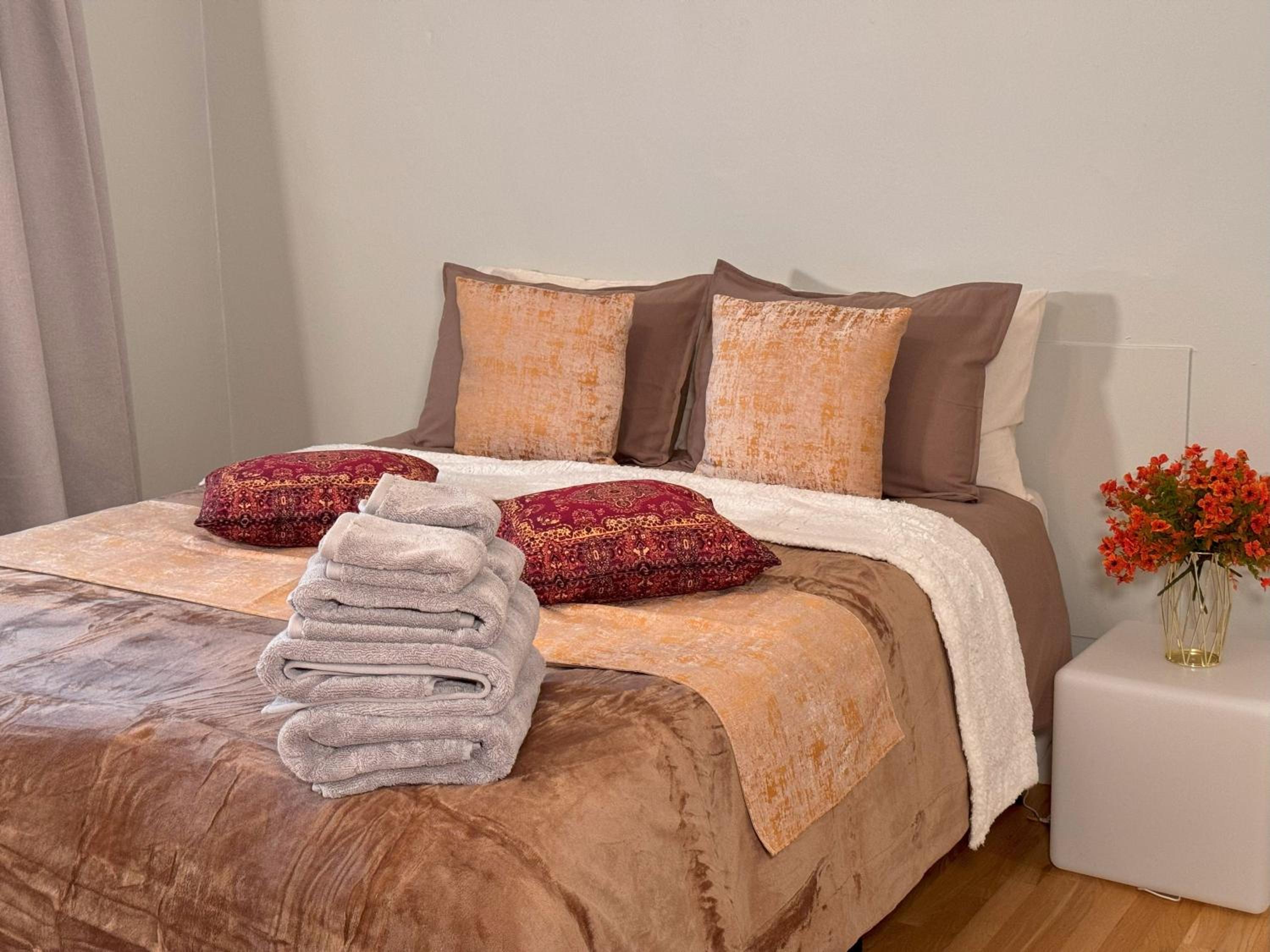 Harvard Rooms - 2BR Retreat adjacent to university