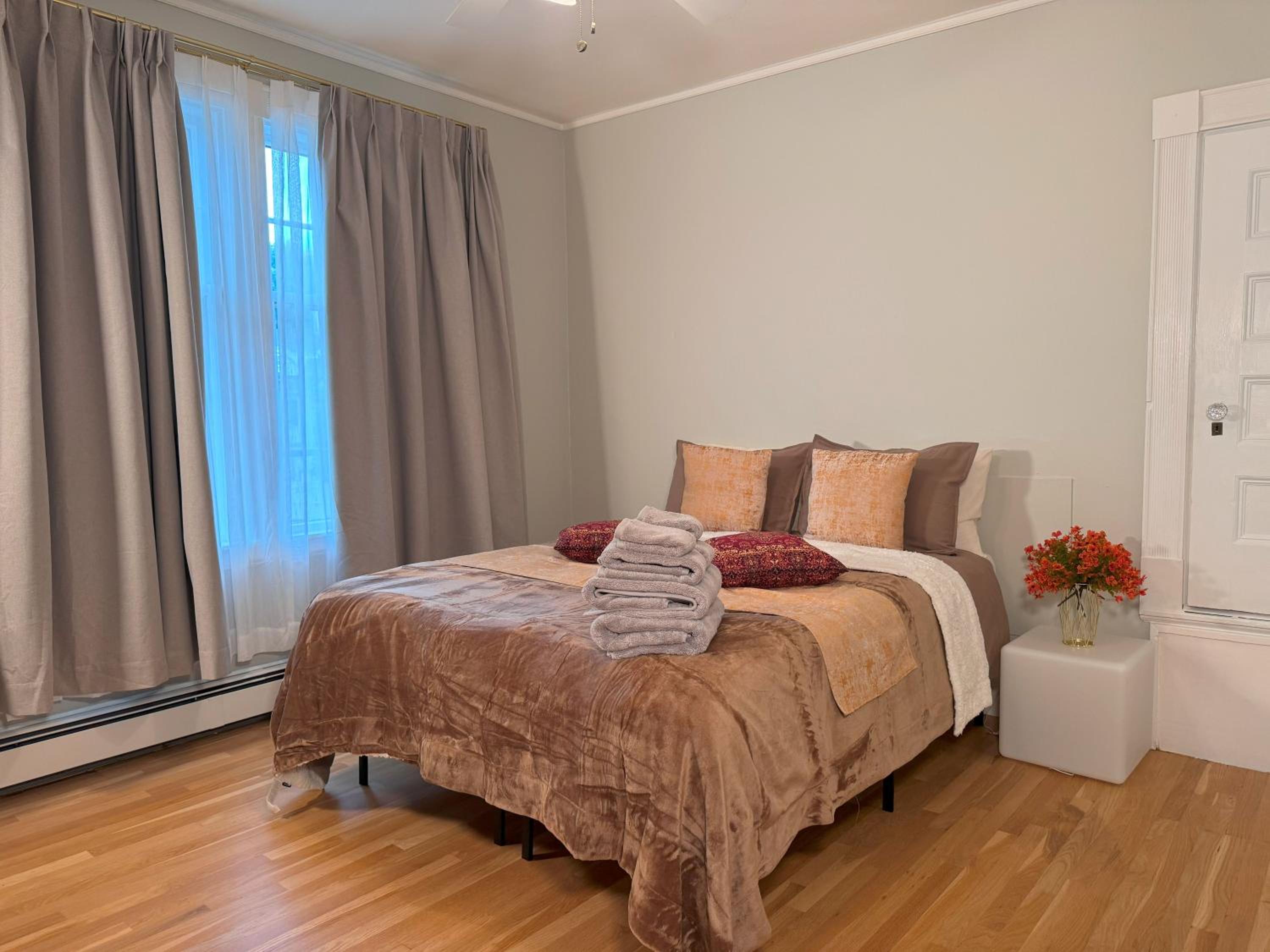 Harvard Rooms - 2BR Retreat adjacent to university