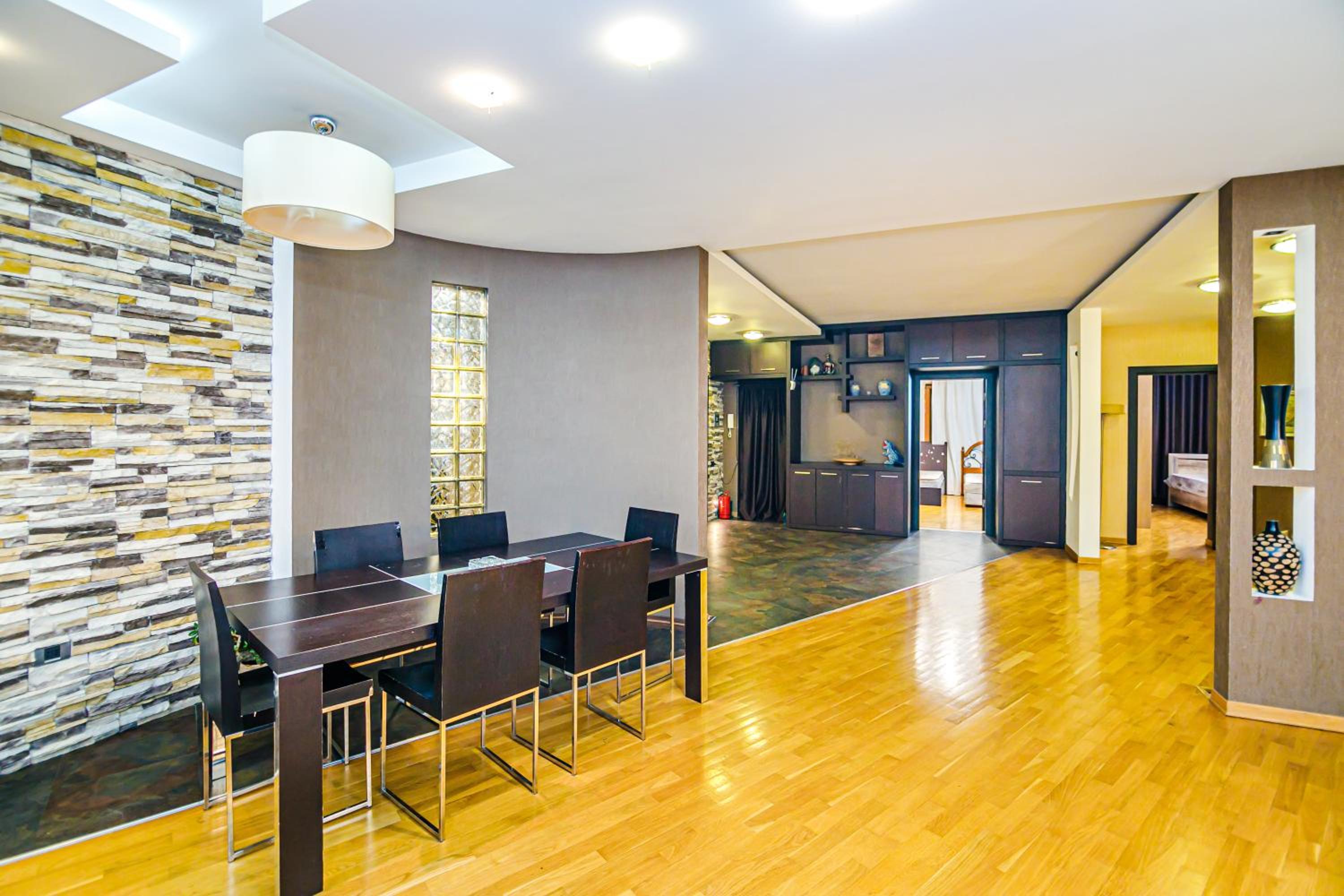 Near Marriot Courtyard 4 bedroom