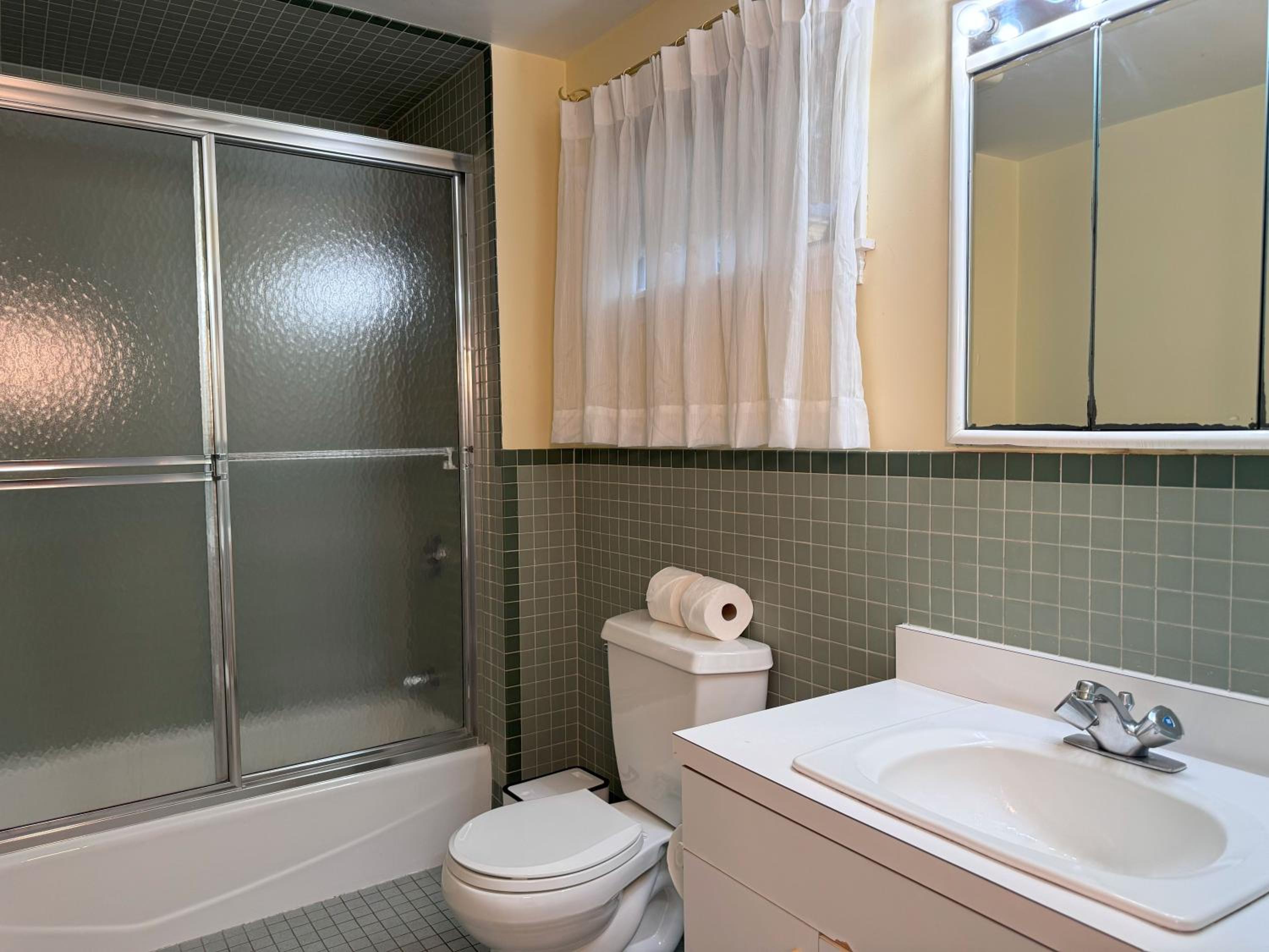 Harvard Rooms - 2BR Retreat adjacent to university