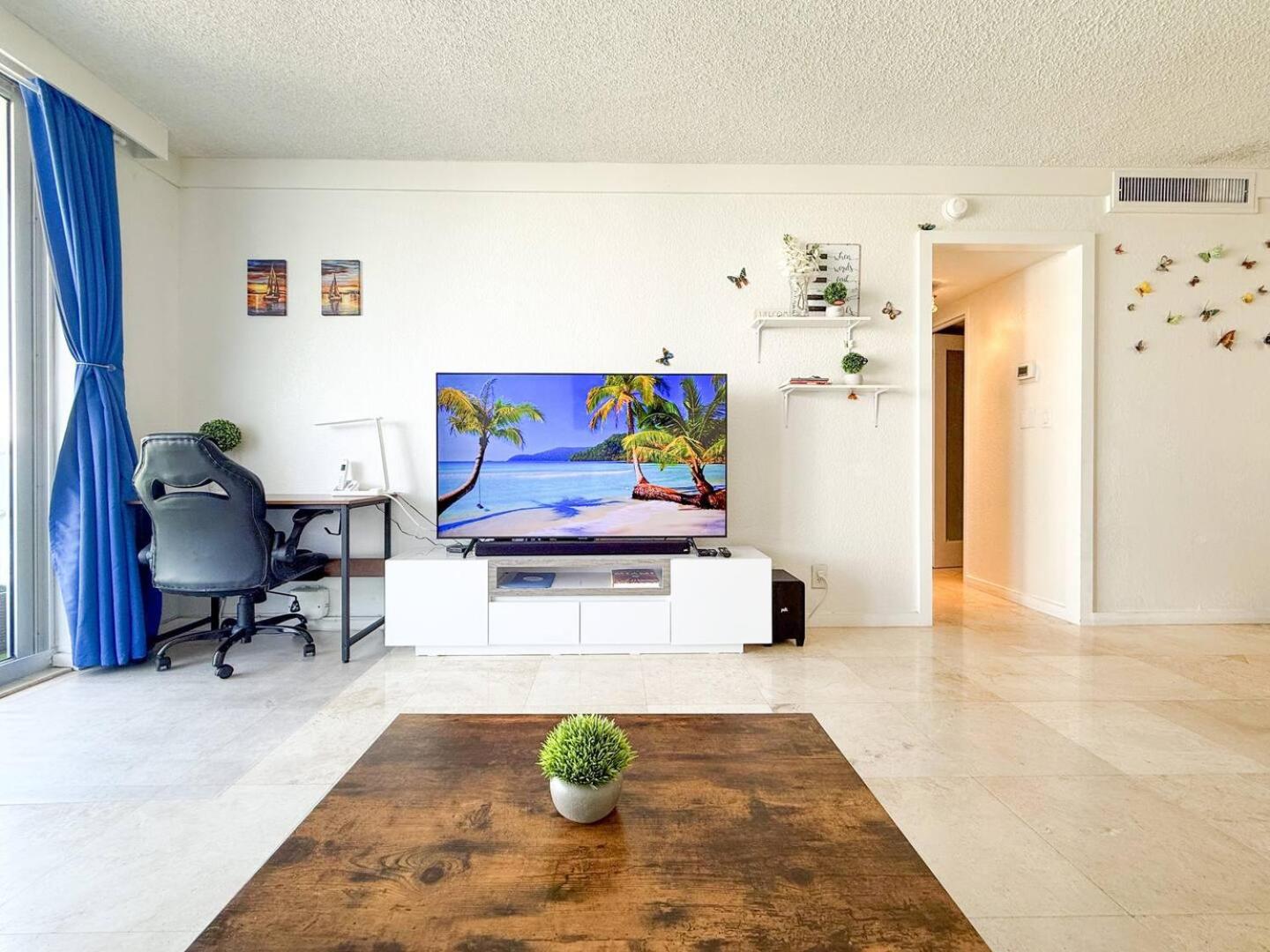 Heated Pools & Beach Your Ideal Hollywood Stay!
