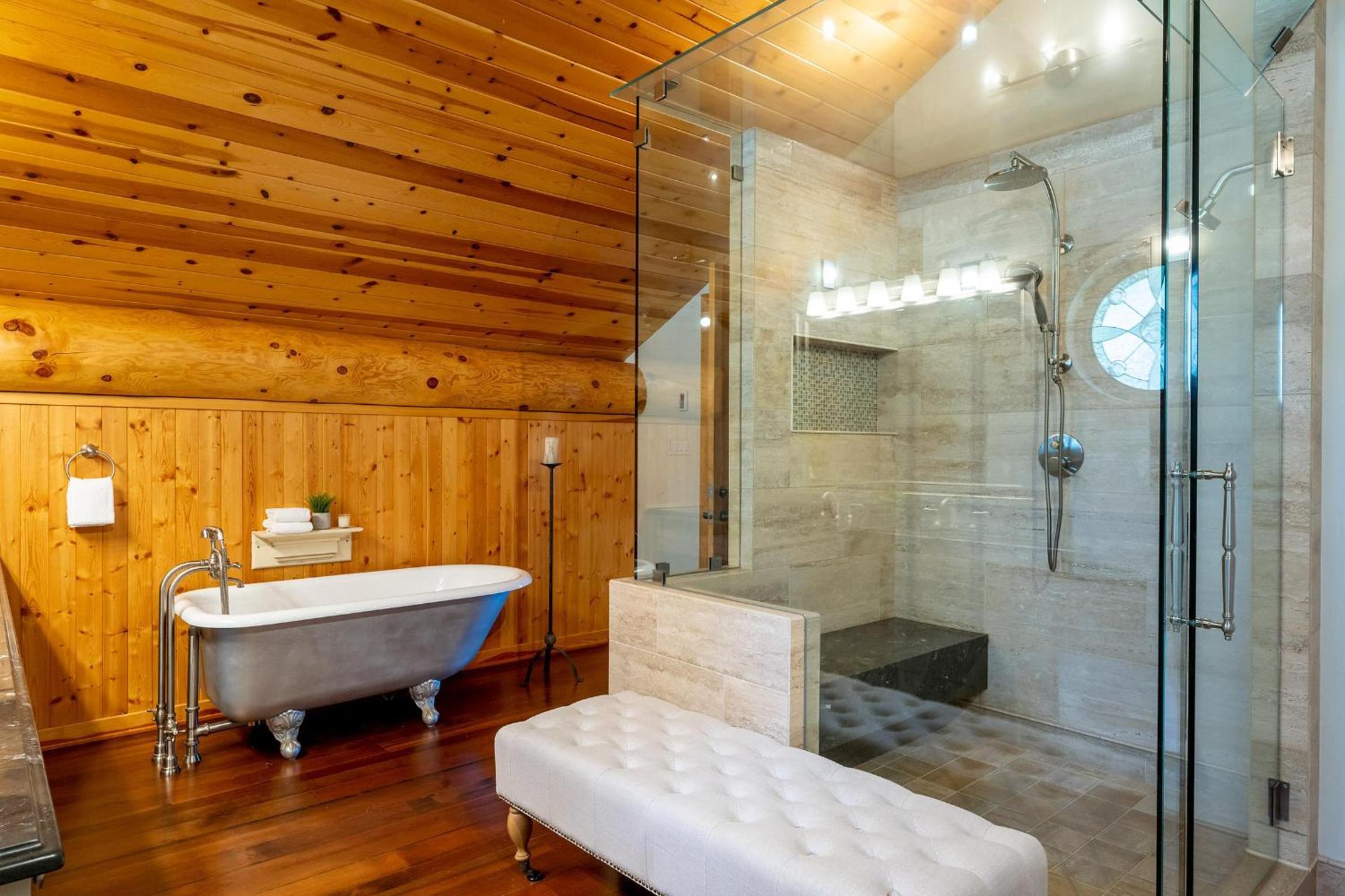 Snowridge Retreat - 150m to Ski Run, Hot Tub, Pool Table, Iconic Ski View