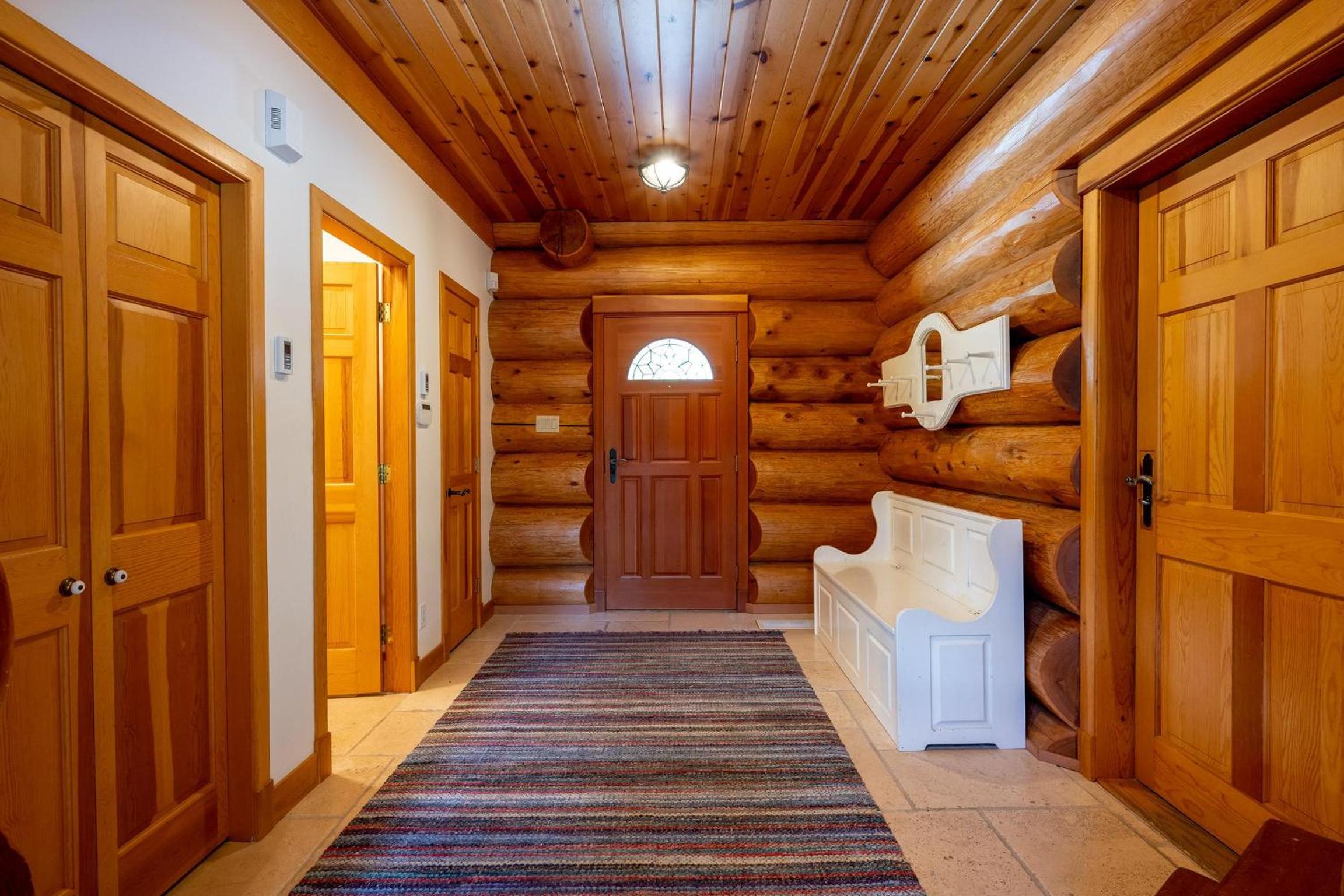 Snowridge Retreat - 150m to Ski Run, Hot Tub, Pool Table, Iconic Ski View