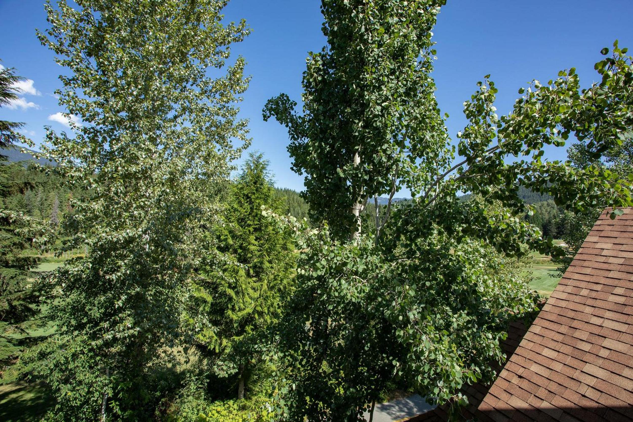 Gleneagle 14 | Family-Friendly Townhome with Parking & Free Village Shuttle