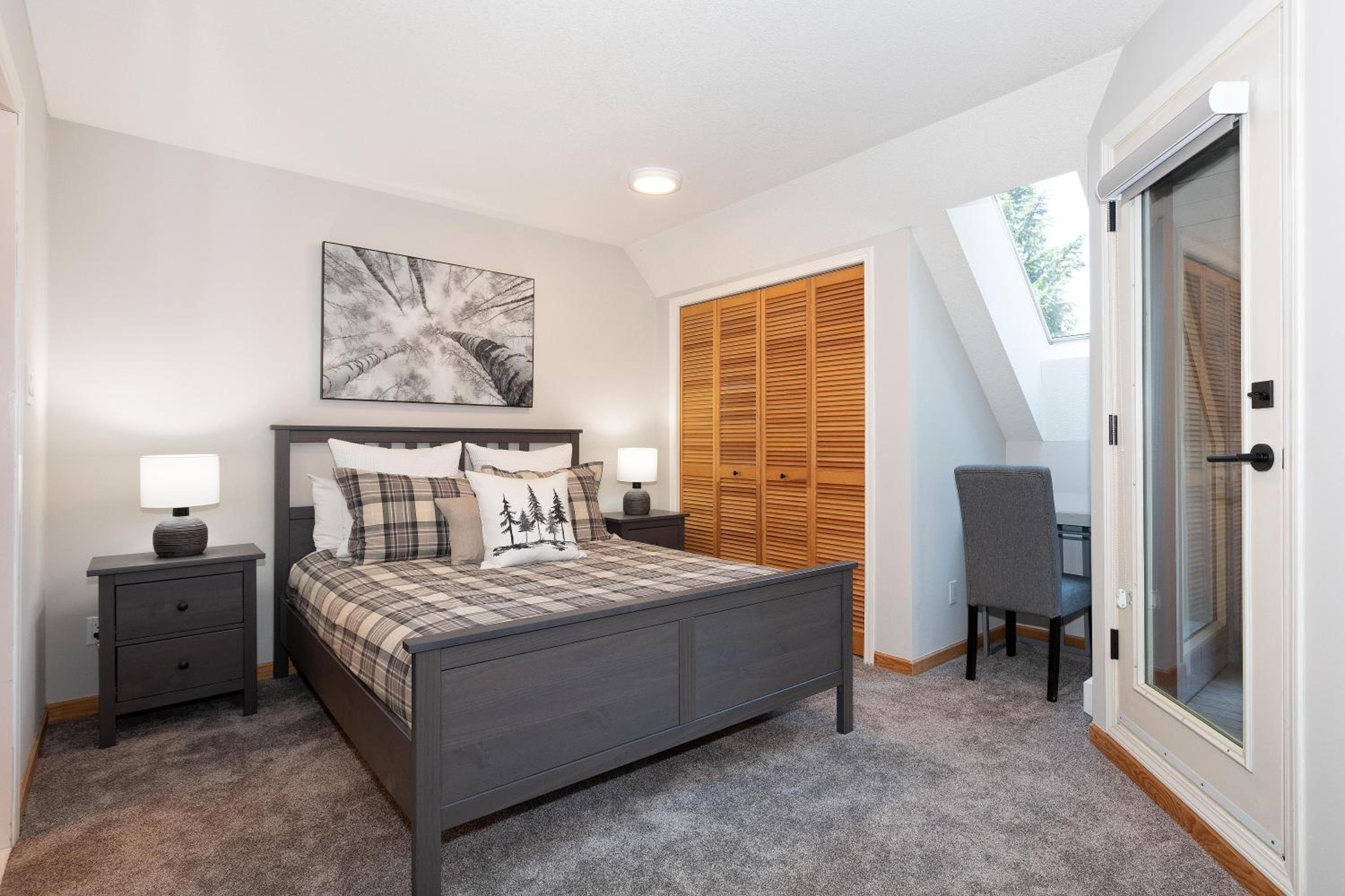 Gleneagle 14 | Family-Friendly Townhome with Parking & Free Village Shuttle