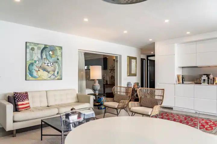 Luxury Penthouse Panoramic Ocean Views 2bedroom Apartment with Jacuzzi