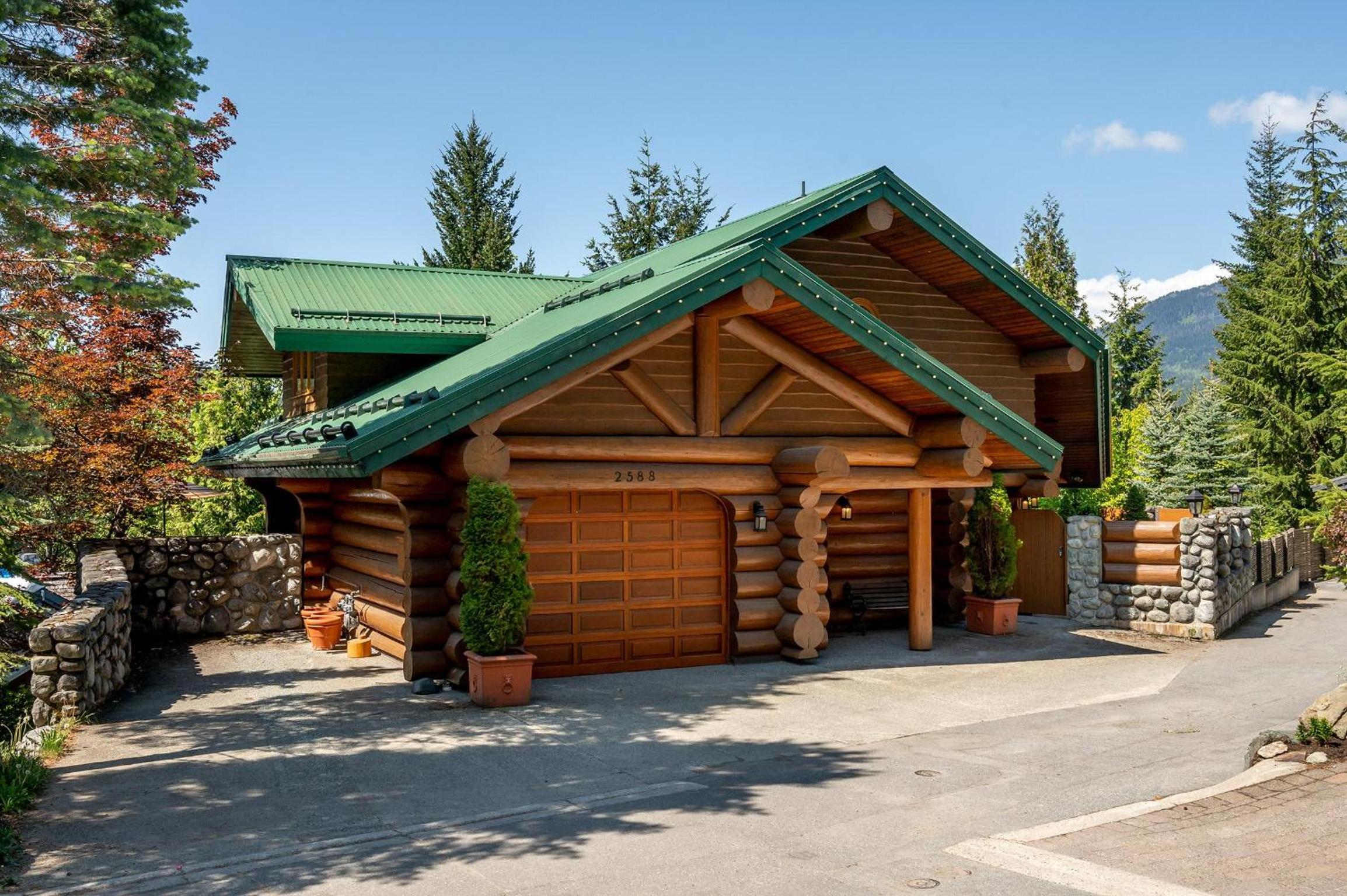 Snowridge Retreat - 150m to Ski Run, Hot Tub, Pool Table, Iconic Ski View
