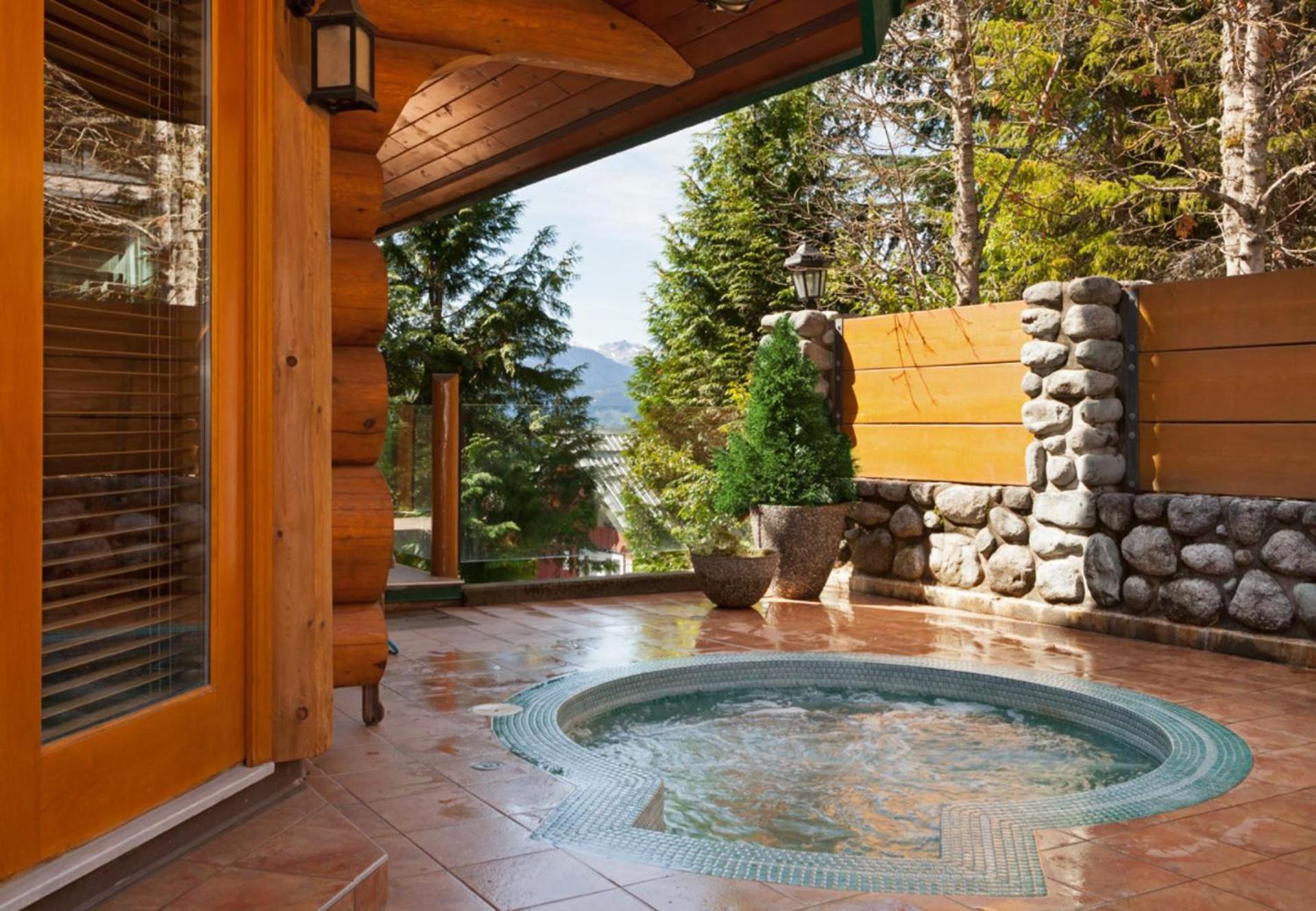 Snowridge Retreat - 150m to Ski Run, Hot Tub, Pool Table, Iconic Ski View