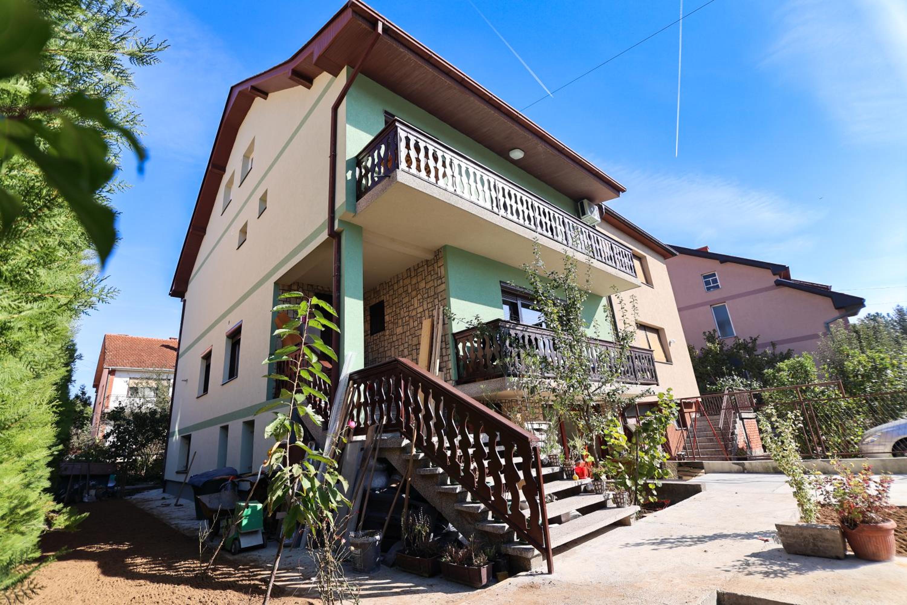 Apartmani Varos & Restaurant