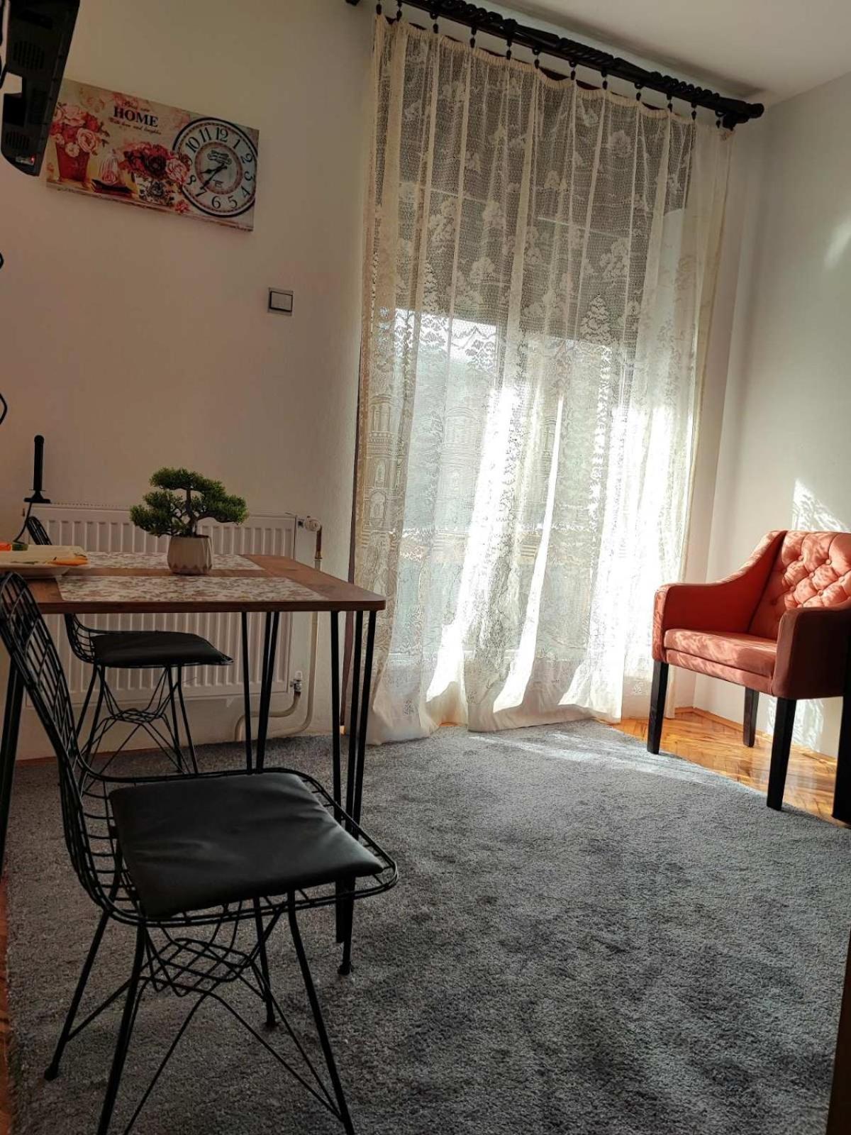 Apartmani Varos & Restaurant