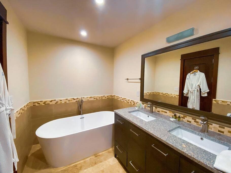 3 Bedroom Condo in Croc's Casino Resort