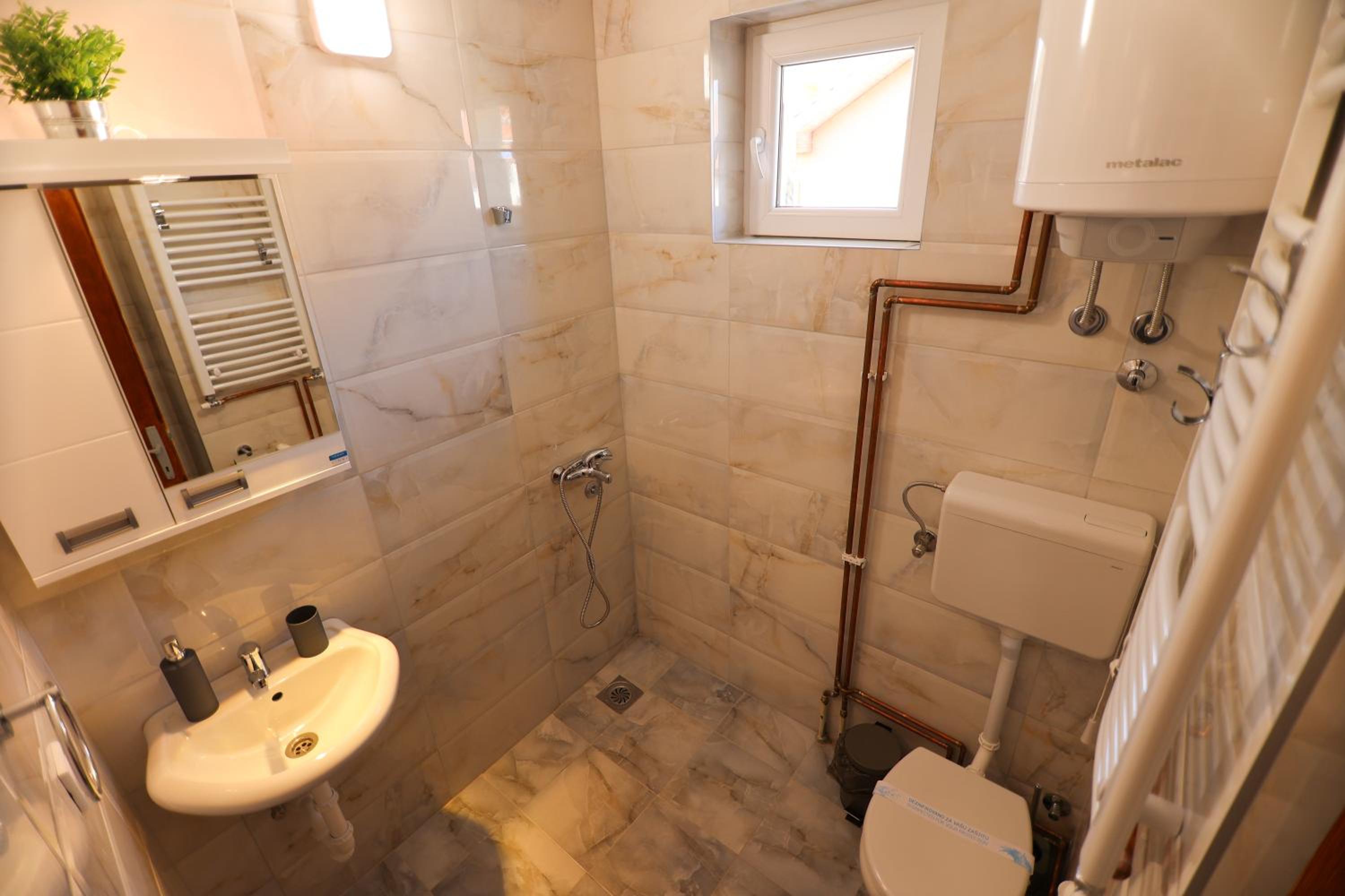 Apartmani Varos & Restaurant