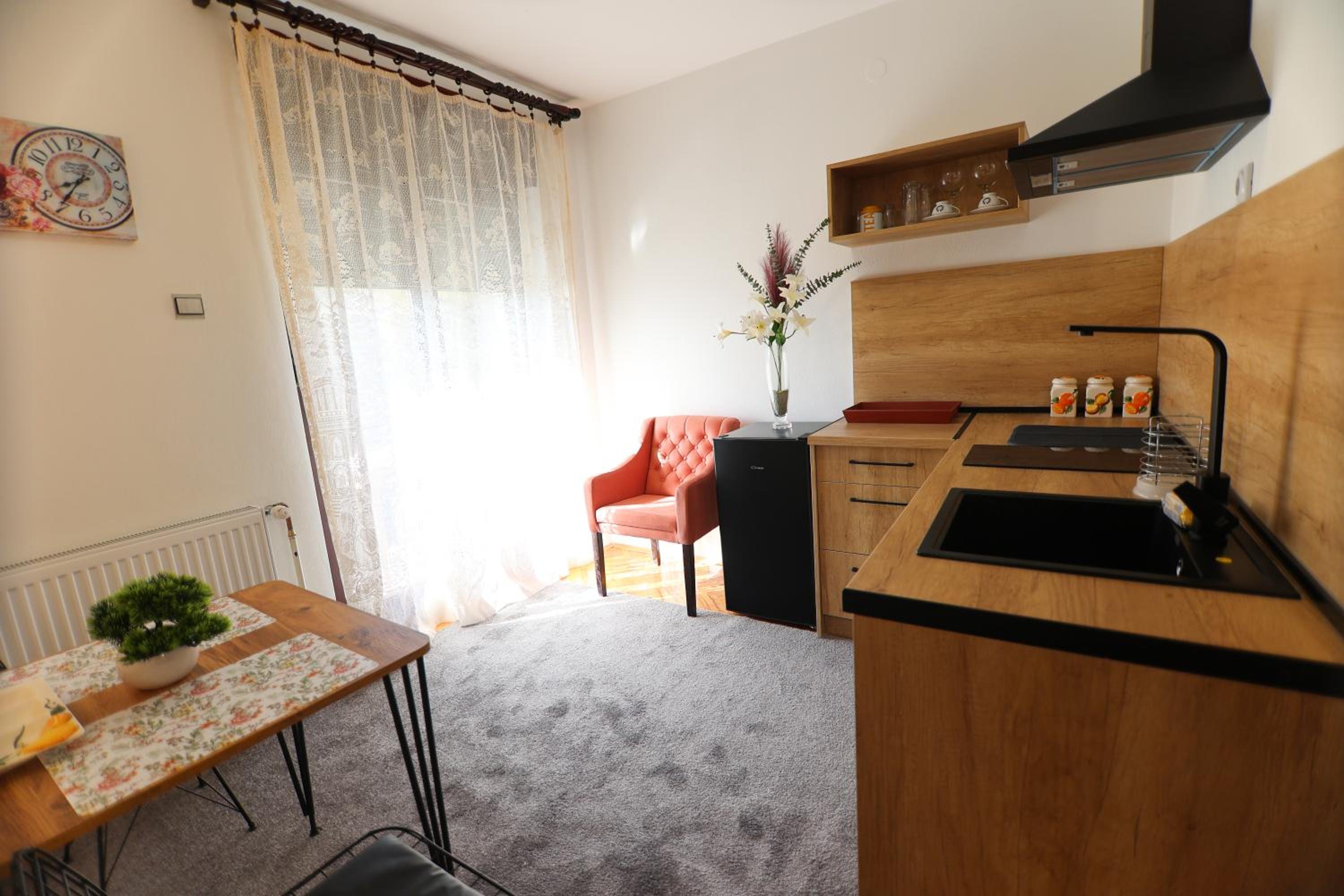 Apartmani Varos & Restaurant