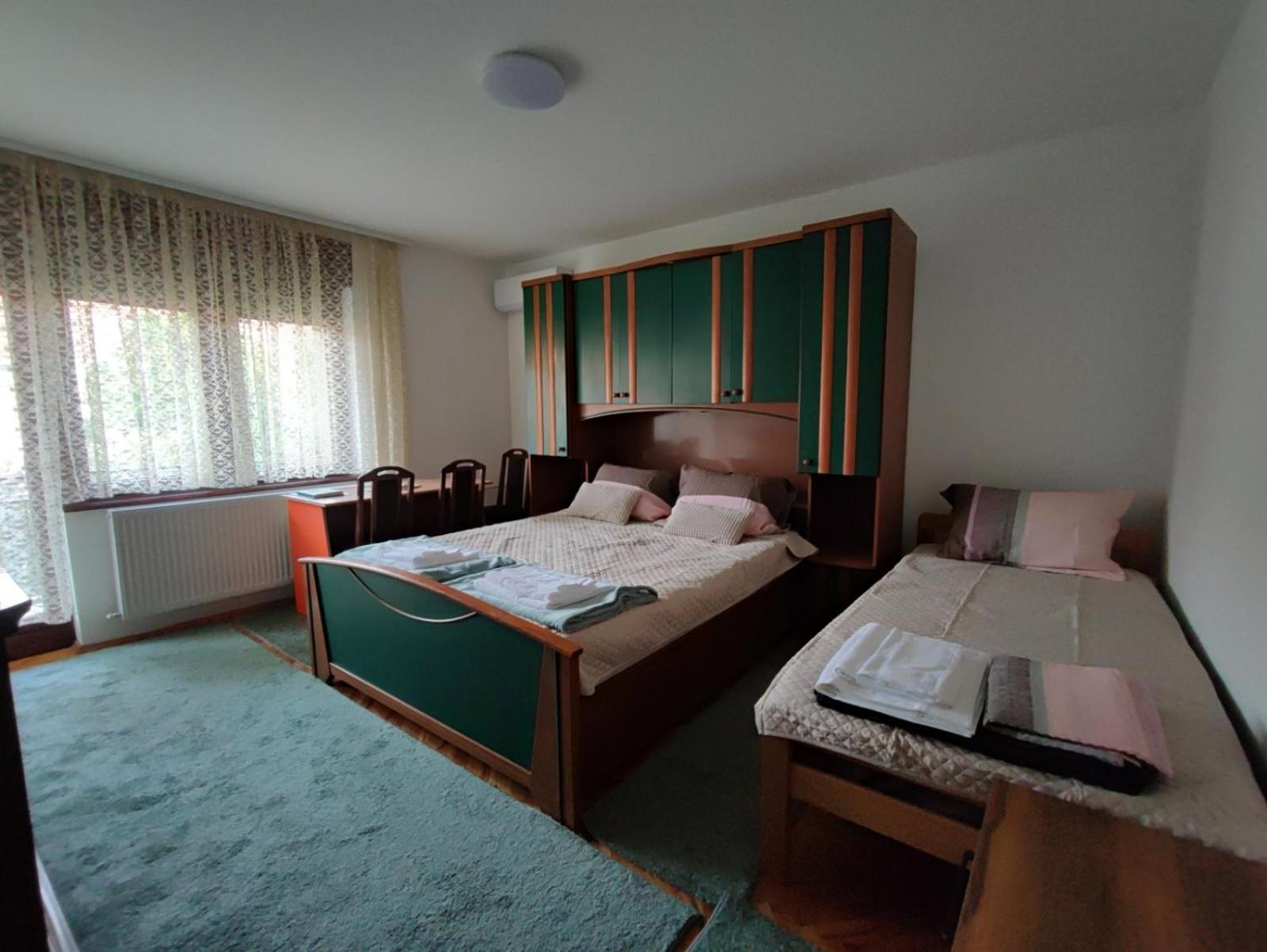 Apartmani Varos & Restaurant