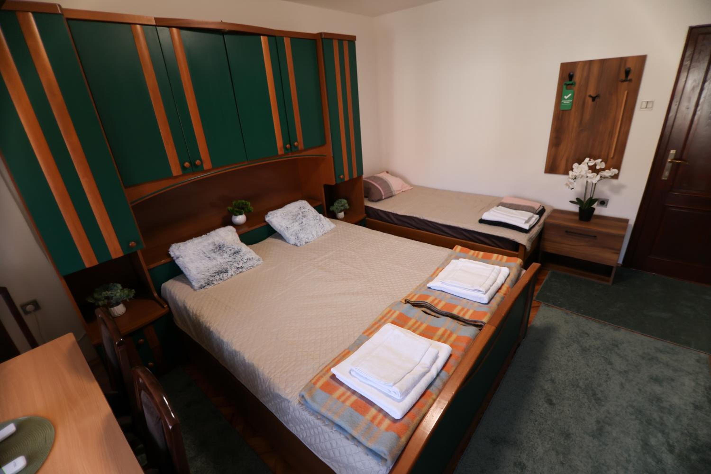 Apartmani Varos & Restaurant