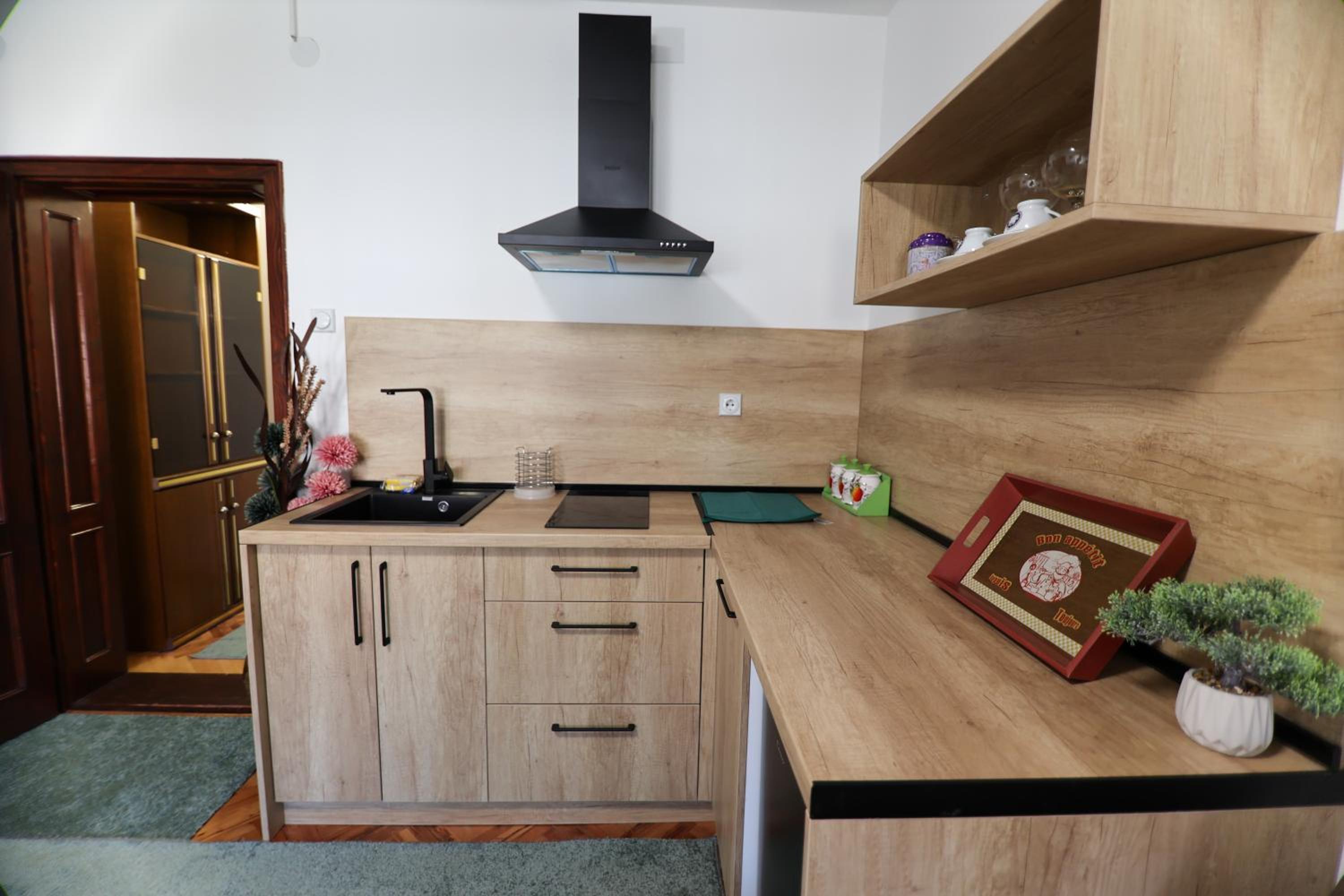 Apartmani Varos & Restaurant