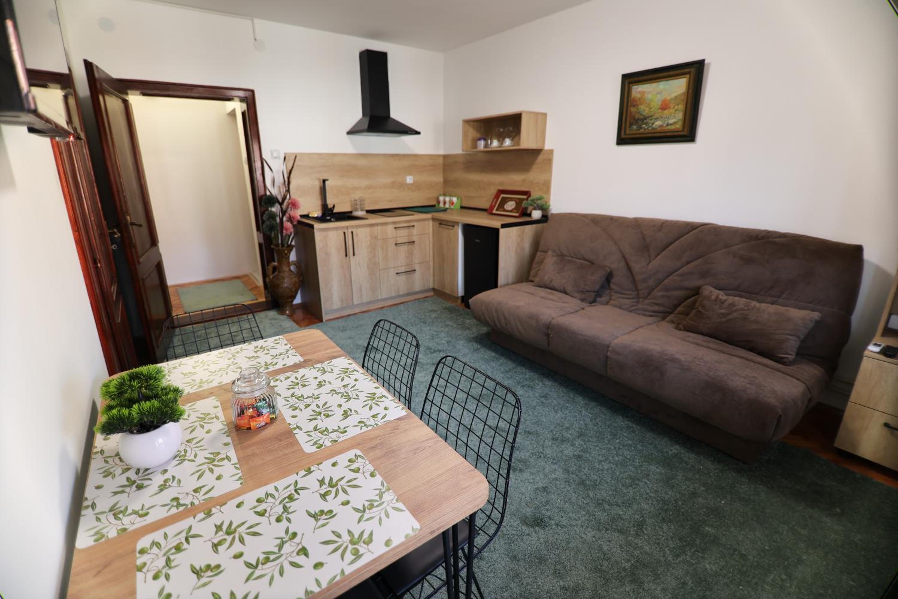 Apartmani Varos & Restaurant