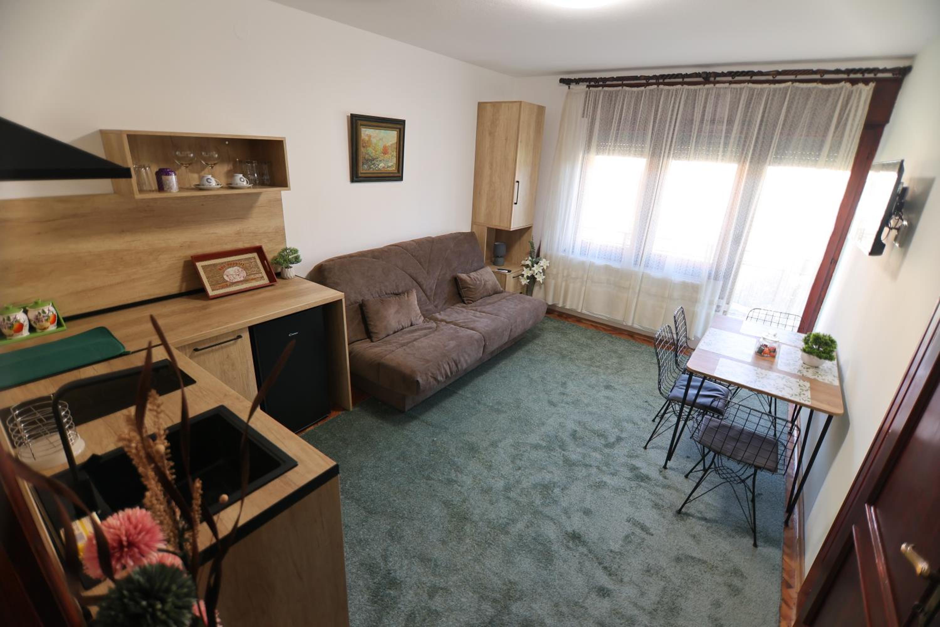 Apartmani Varos & Restaurant