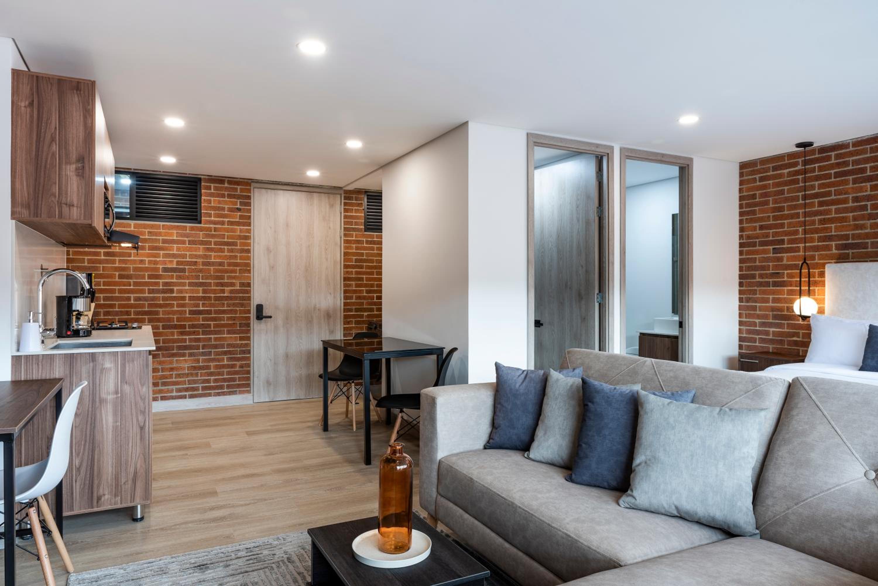 Kyux Studios by Jalo - Laureles