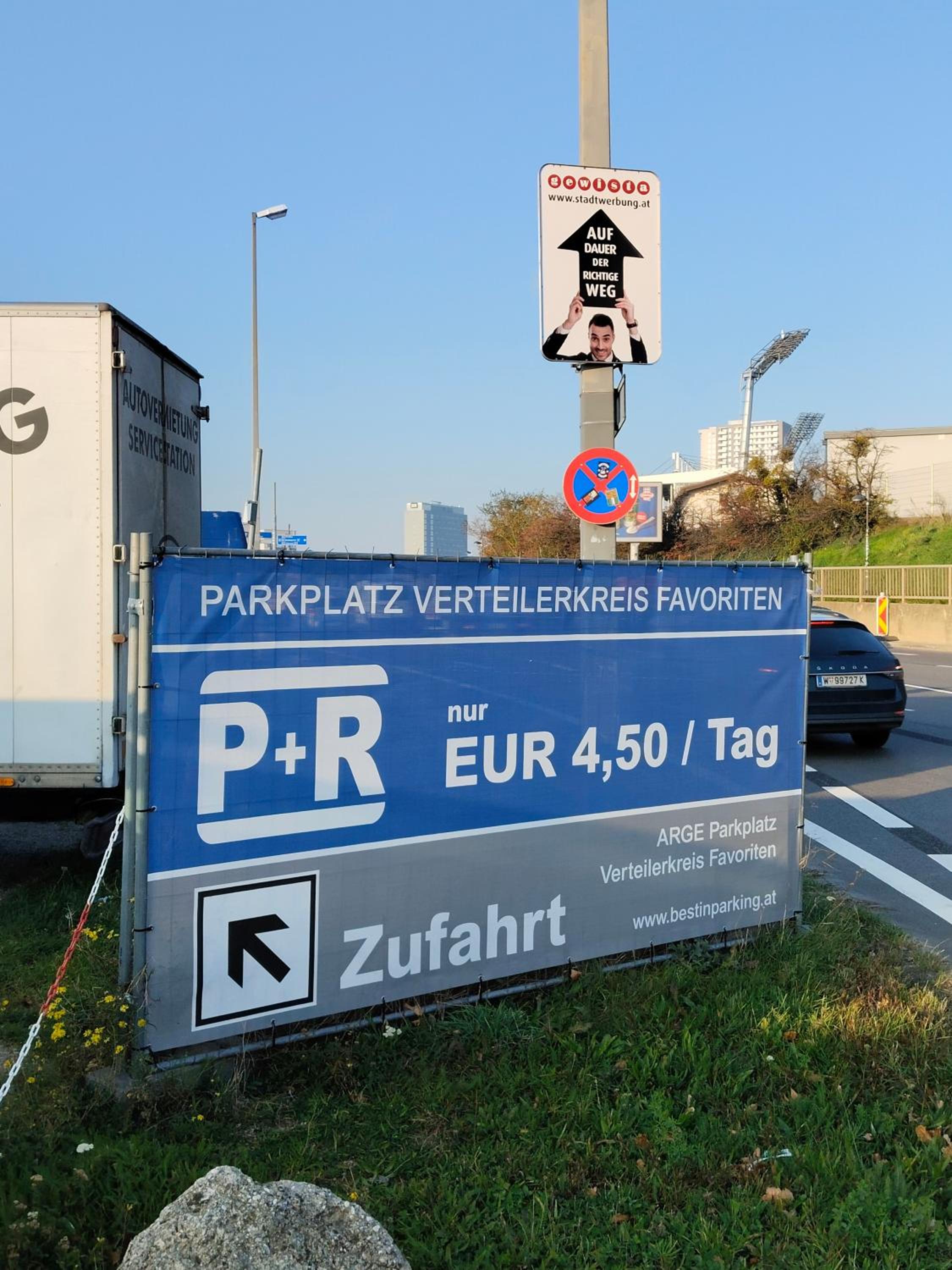 FAVORIT-ROOMS , direkt Metro connection U1 to Centralstation , City-Center and Airport