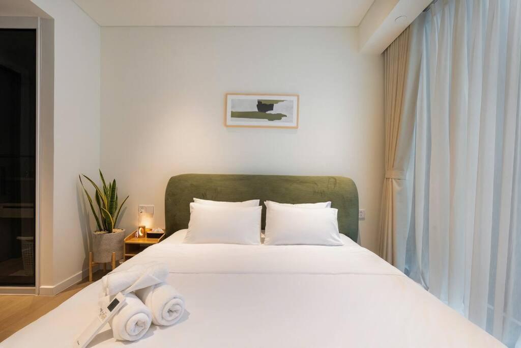 Opera 1BR The Metropole D2 River view