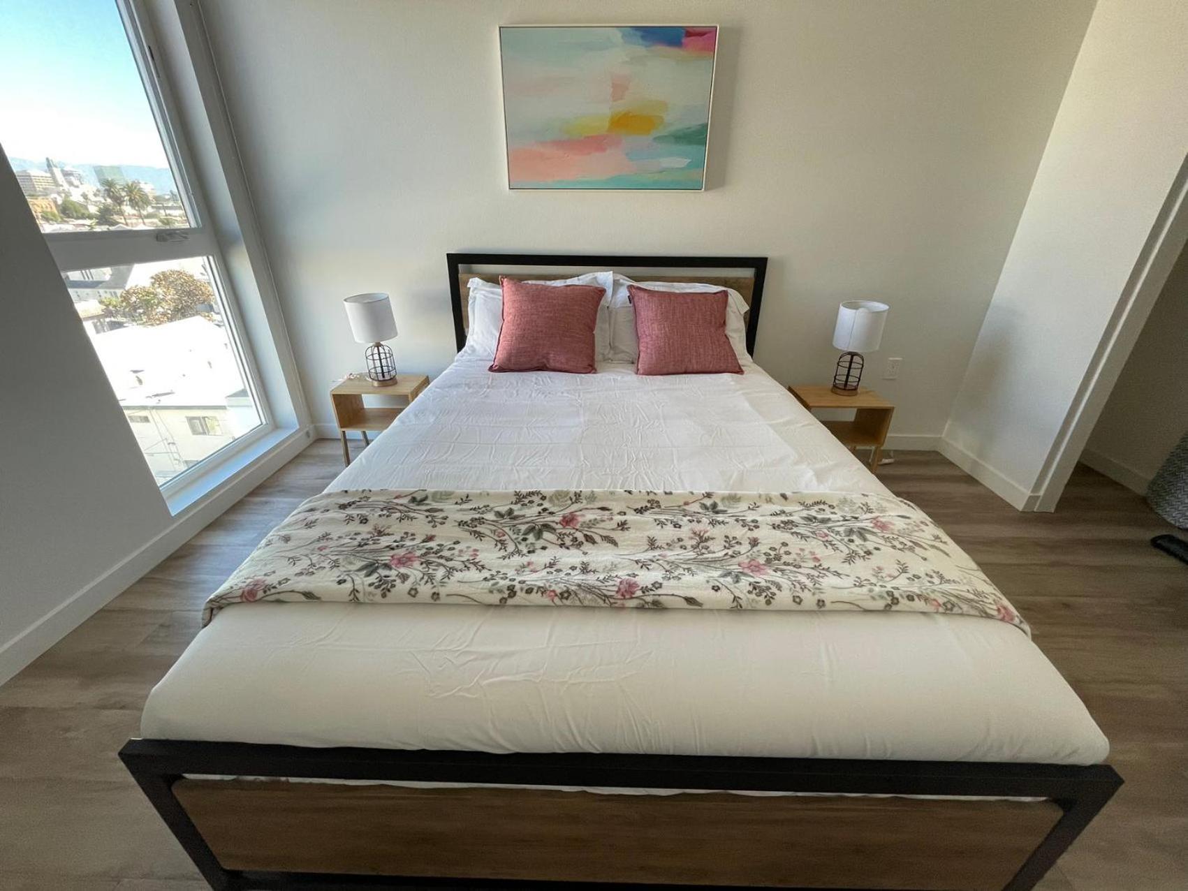 Elegant Retreat in the Heart of LA, Discover Your Lavish Hideaway - Image 2