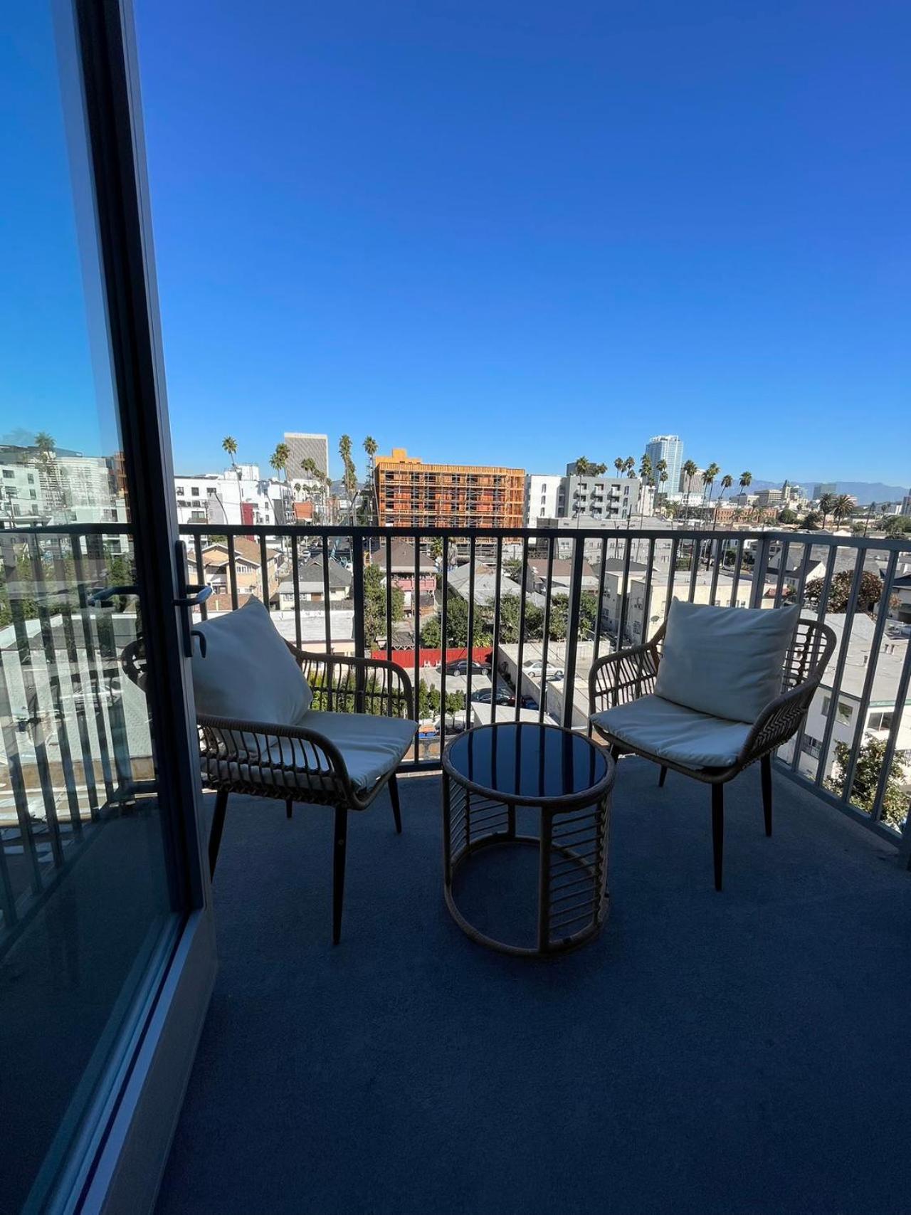 Elegant Retreat in the Heart of LA, Discover Your Lavish Hideaway - Image 1