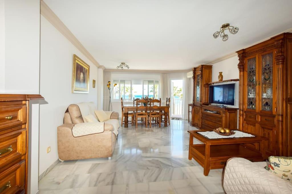 Primera línea con vistas al mar y garaje photo 3