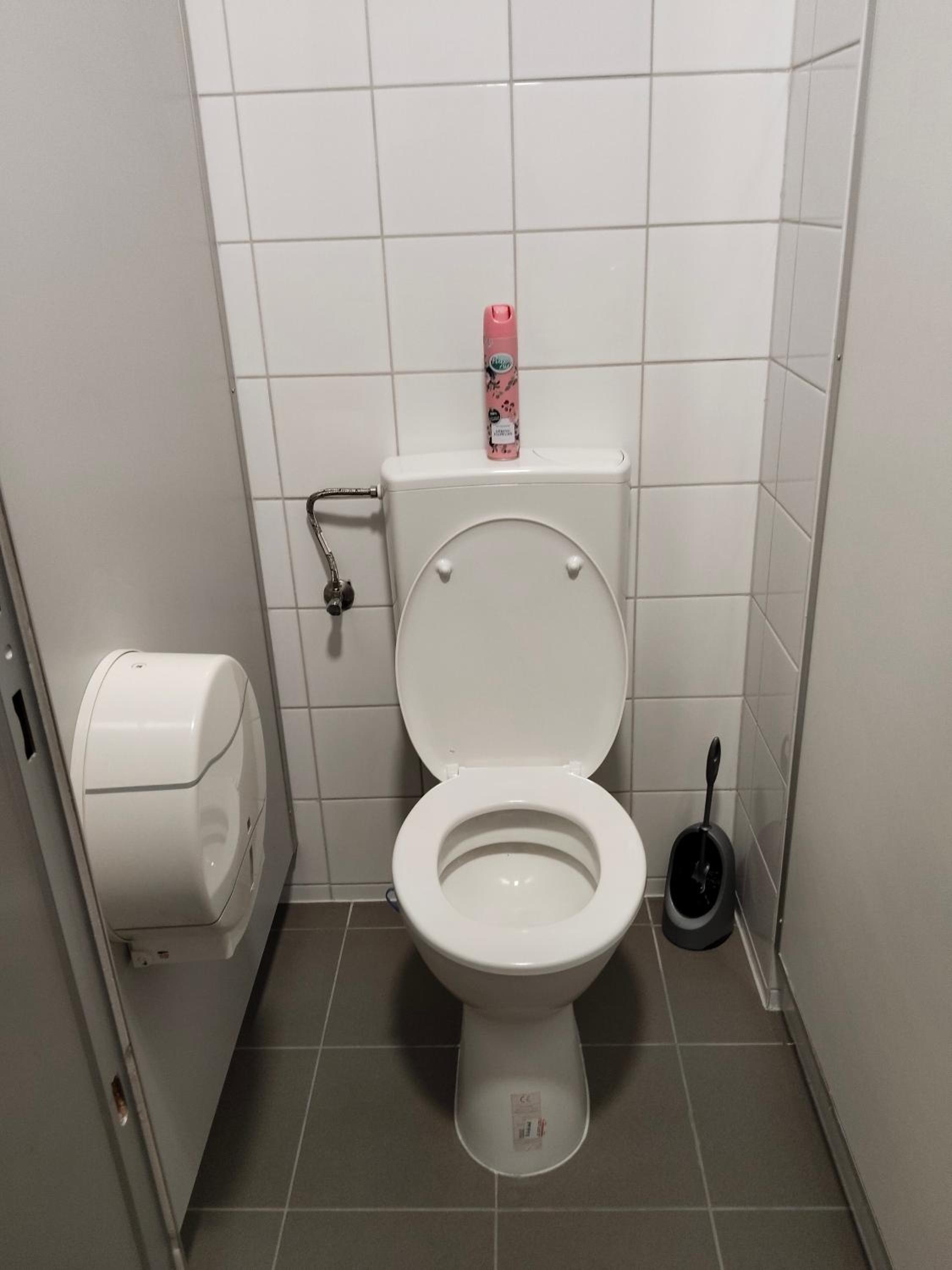 FAVORIT-ROOMS , direkt Metro connection U1 to Centralstation , City-Center and Airport