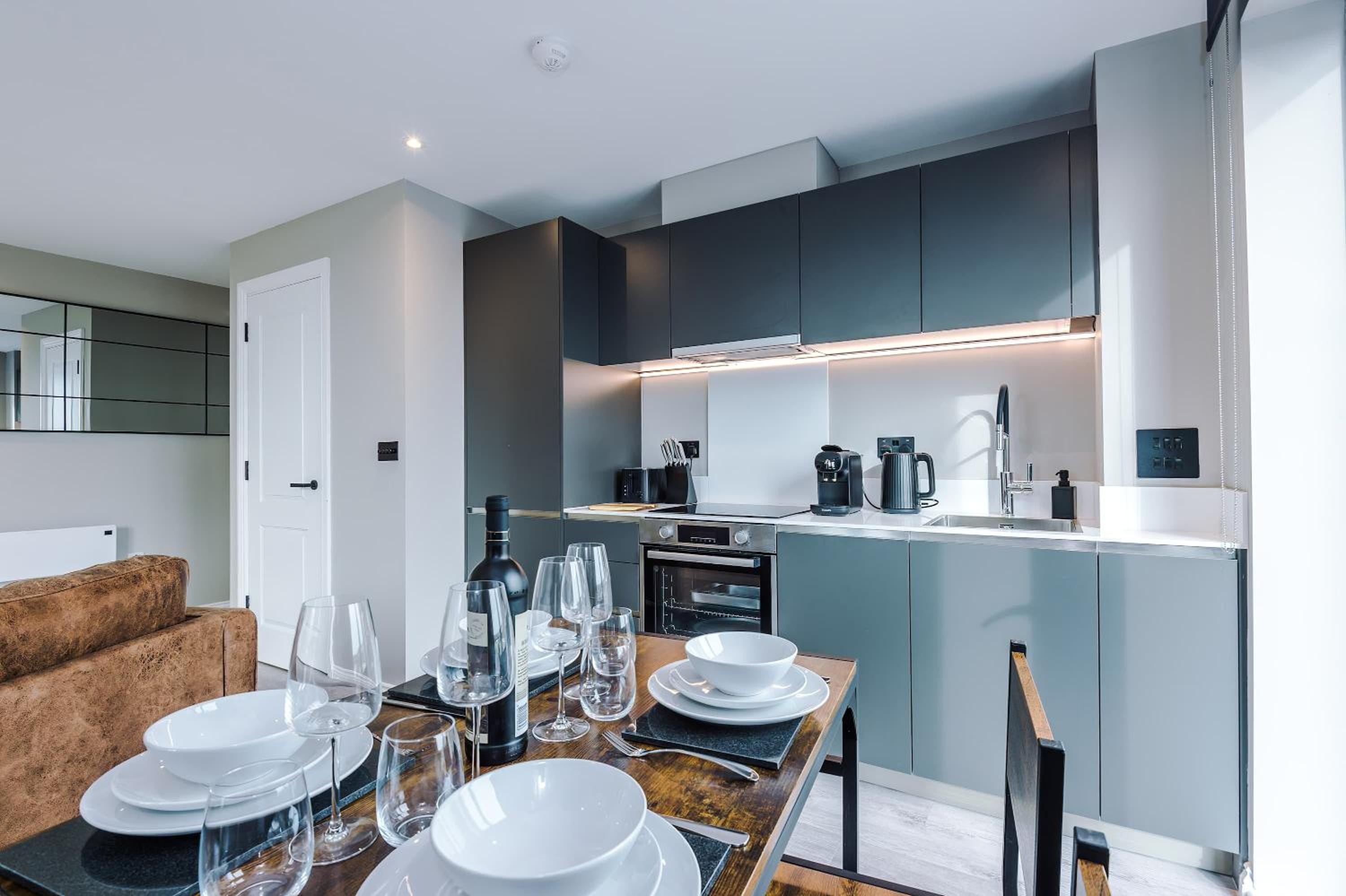 Leeds City Centre 2 Bed Apartment - Large Roof Terrace view 4