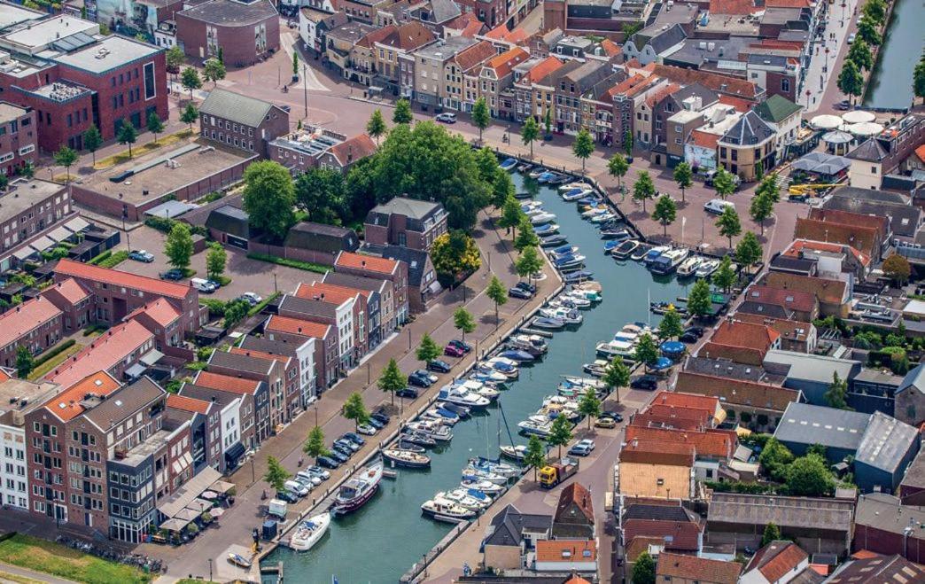 Huize wees Nobel In het centrum Van Oud Beijerland dicht bij Rotterdam view 4