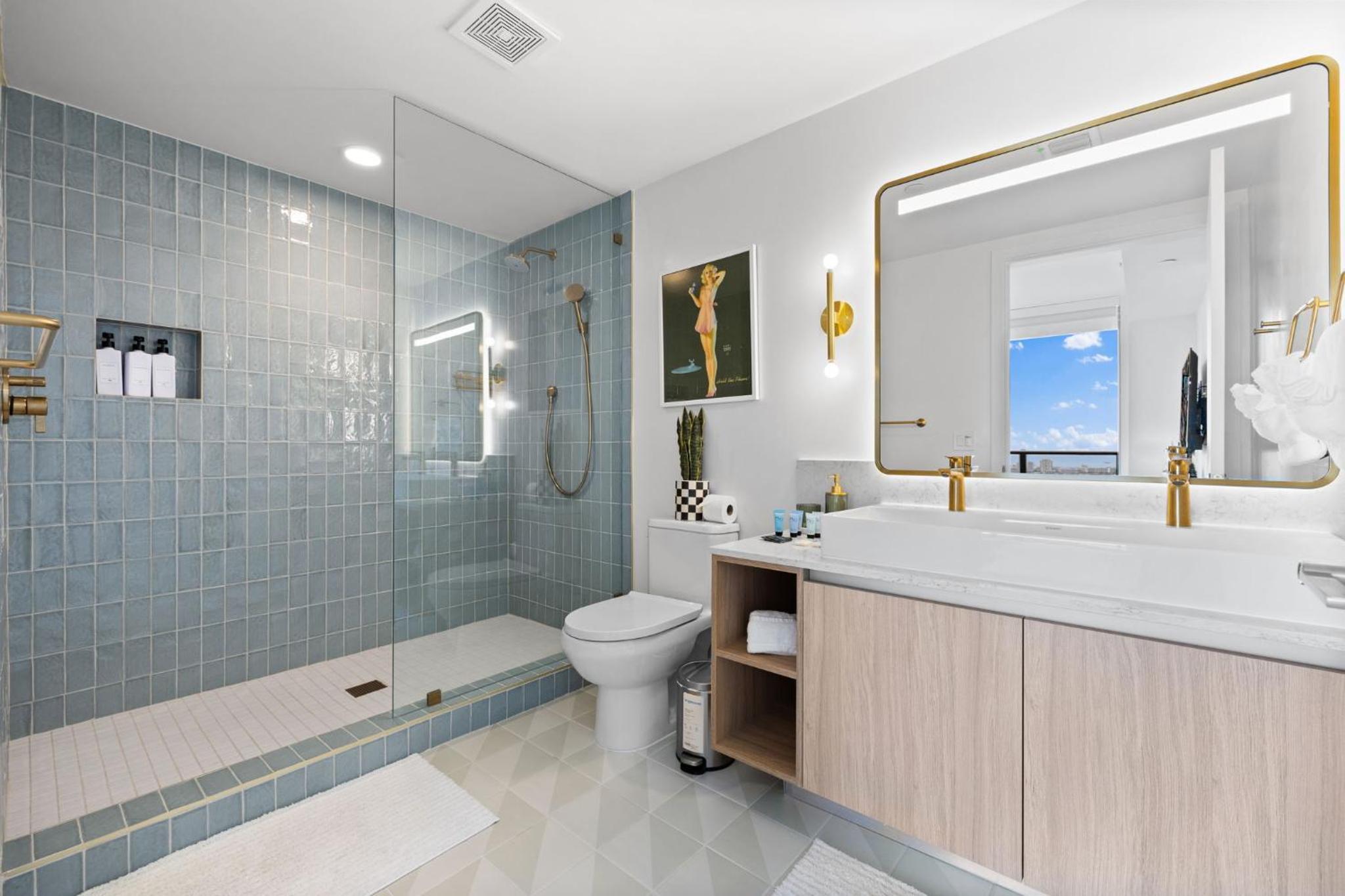 Stunning Bay Views! High-Floor Condo in Downtown